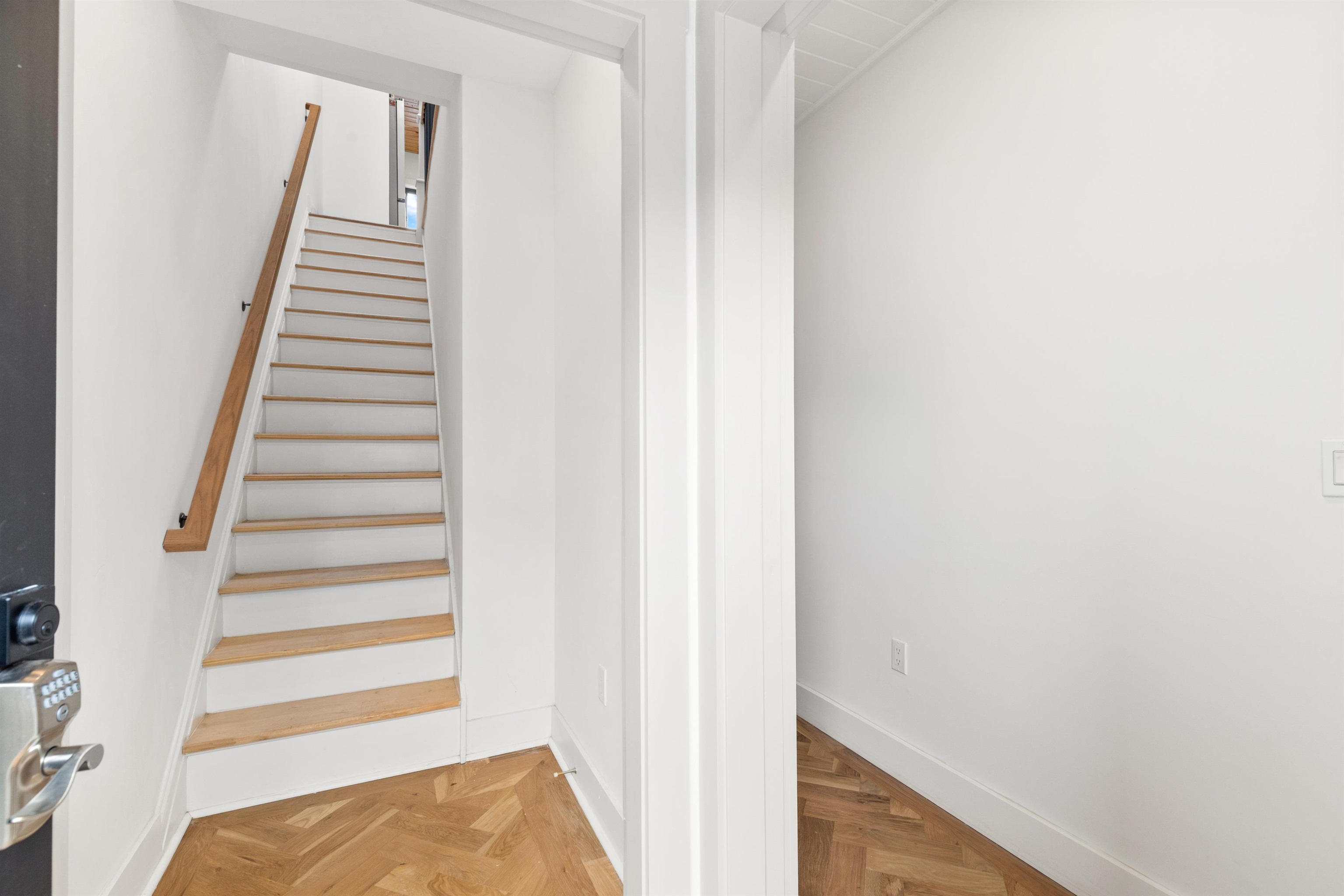 297 New York Ave Property Photo 18