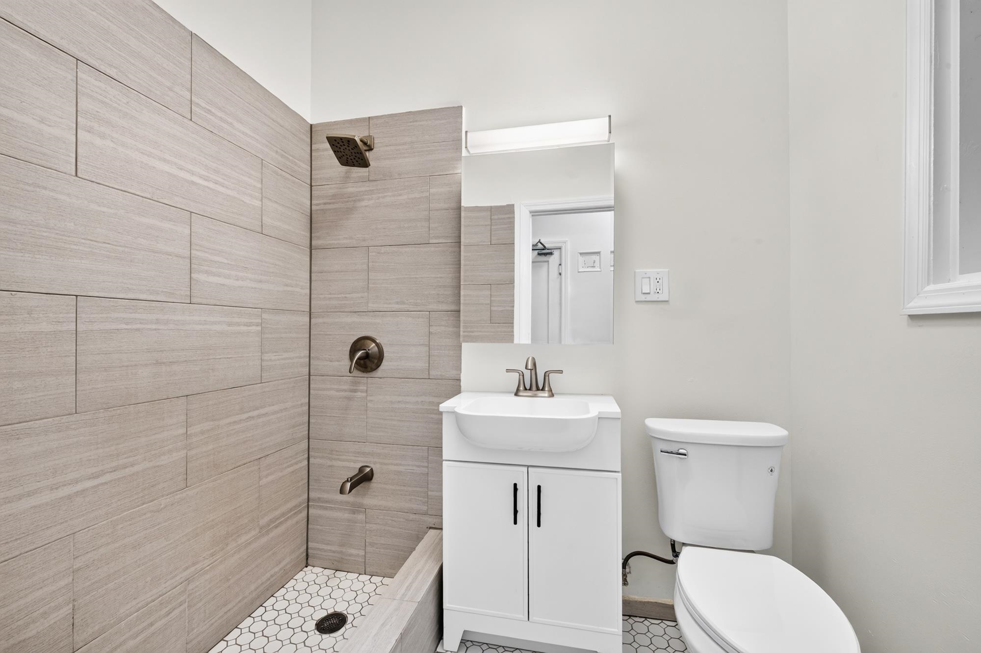 210 36th St #1l Property Photo 4