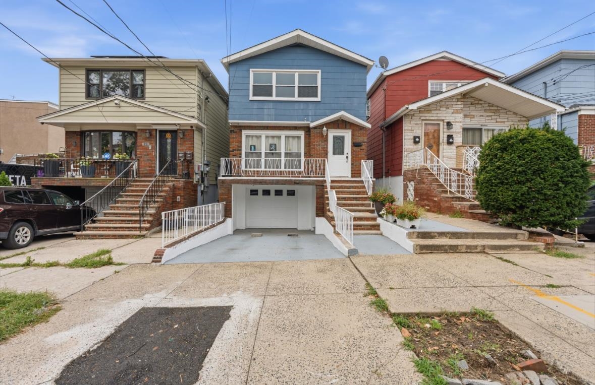 17 LINDEN AVE Property Photo 1