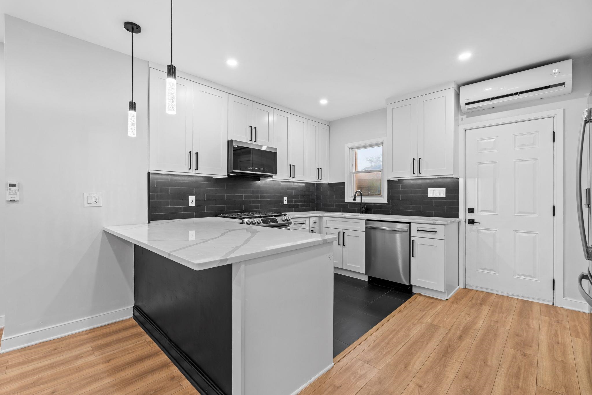 24 Park St Property Photo 8