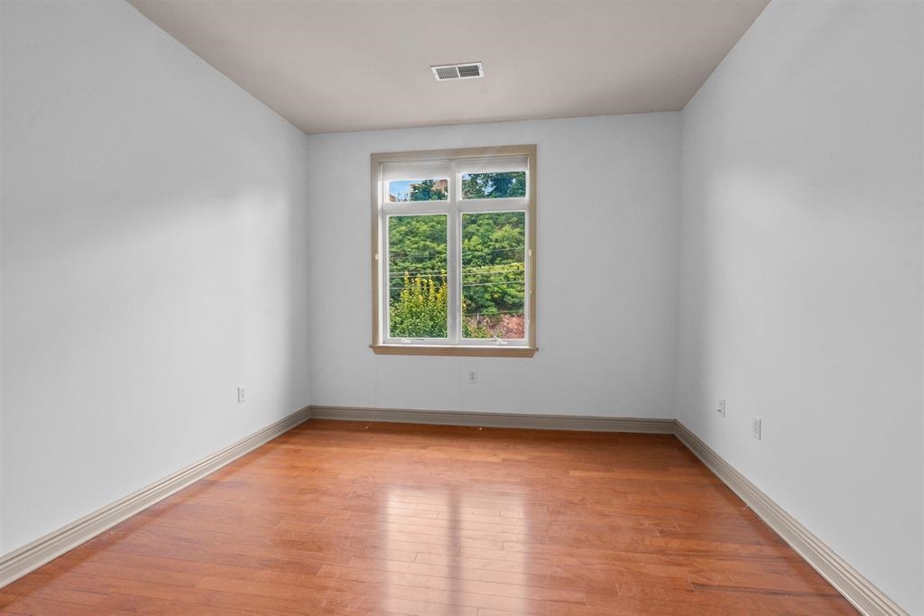 7400 River Rd 438 Property Photo 28