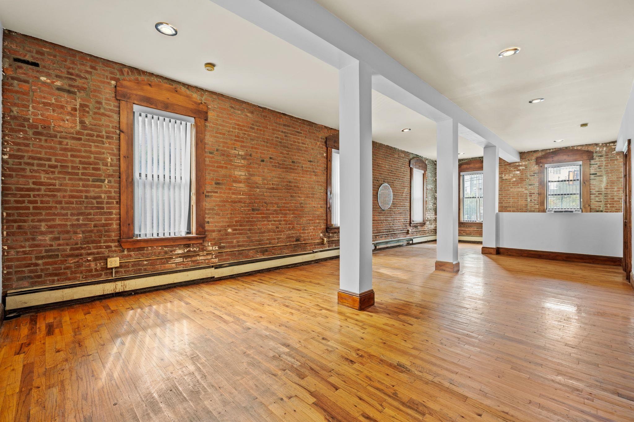 76 JACKSON ST 1L Property Photo 1