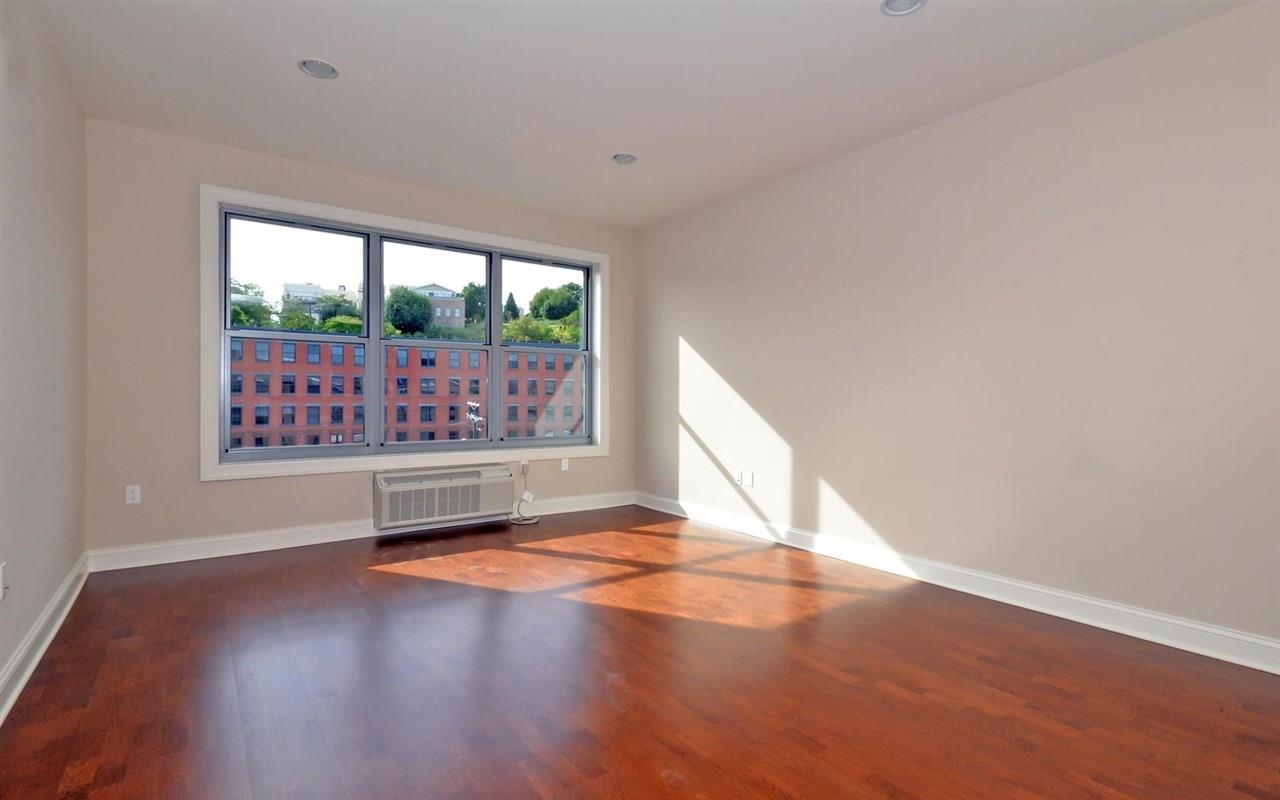 100 Marshall St 513 Property Photo 5