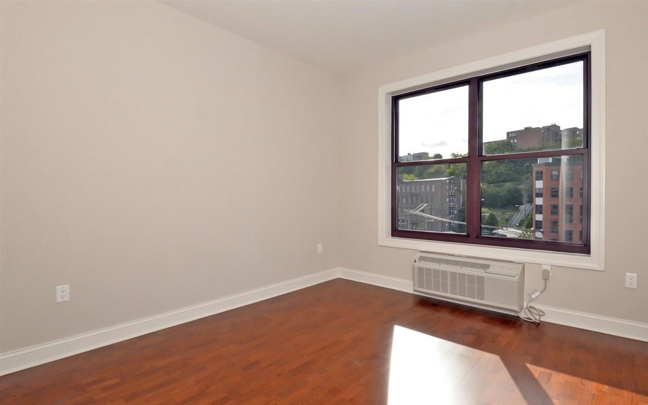 100 Marshall St 513 Property Photo 6