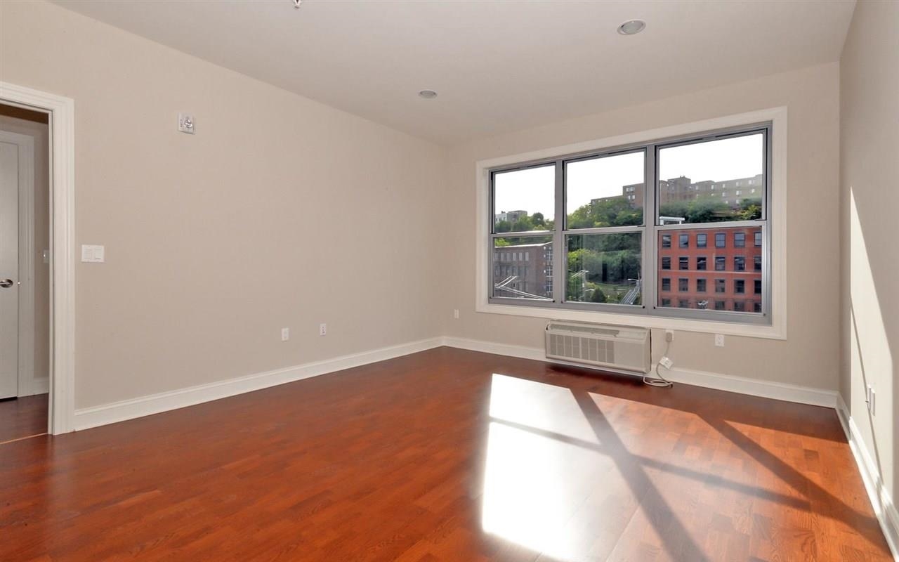 100 Marshall St 513 Property Photo 9