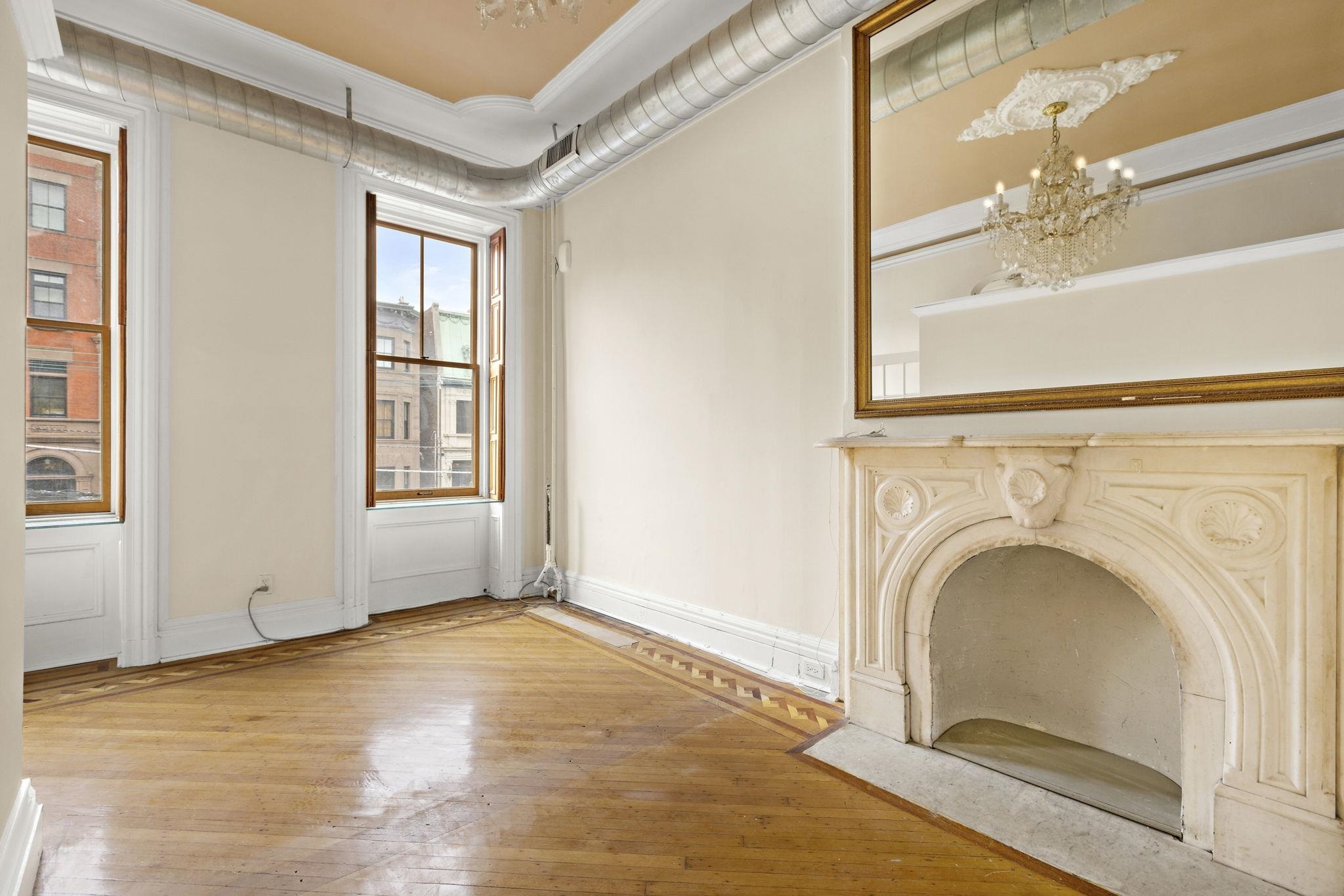 910 Hudson St 2 Property Photo 12
