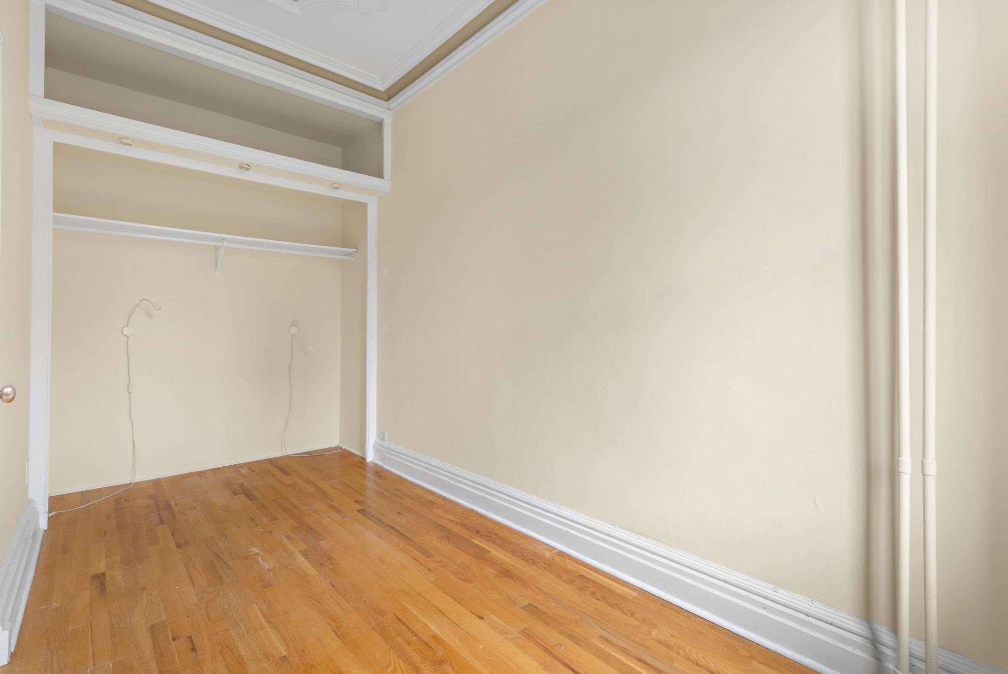 910 Hudson St 2 Property Photo 16