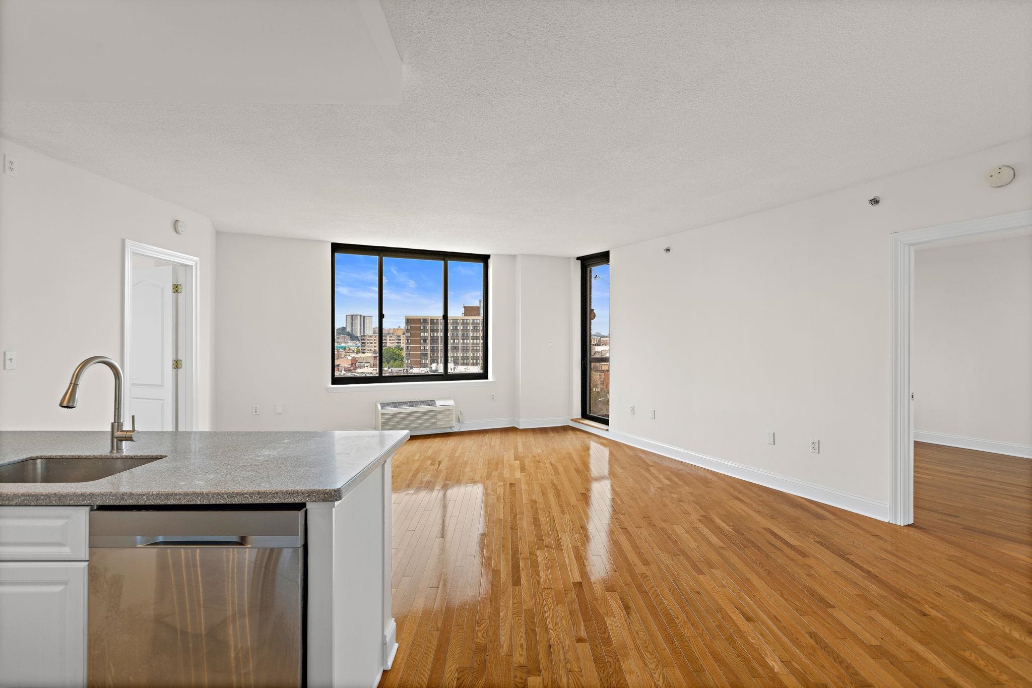 415 Newark St 8c Property Photo 3