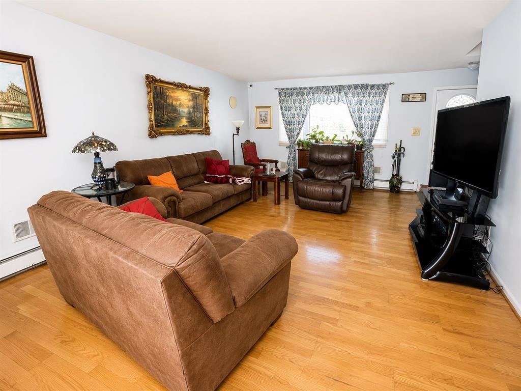49 Frances Ave Property Photo 2