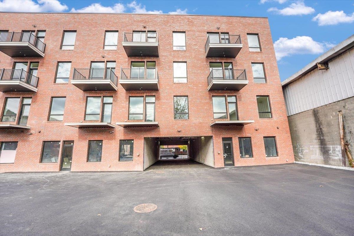 667-665 Grand St 208 Property Photo 32