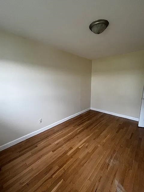 647 60th St Property Photo 8