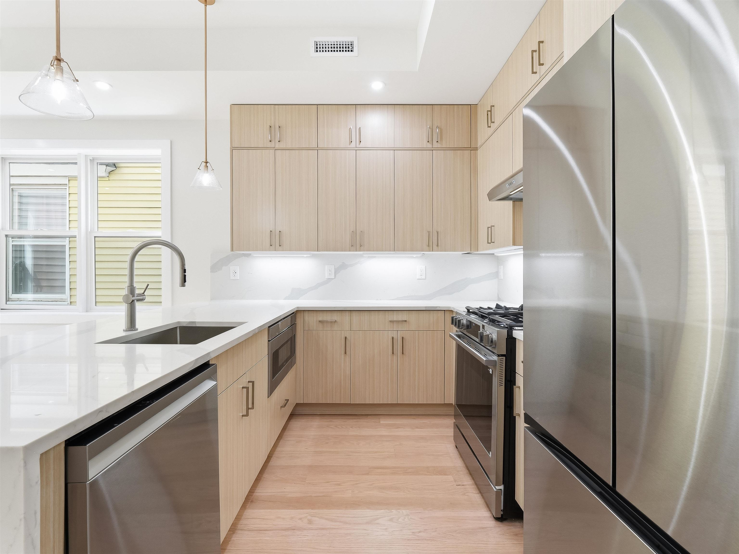 152 Bleecker St 2 Property Photo 4