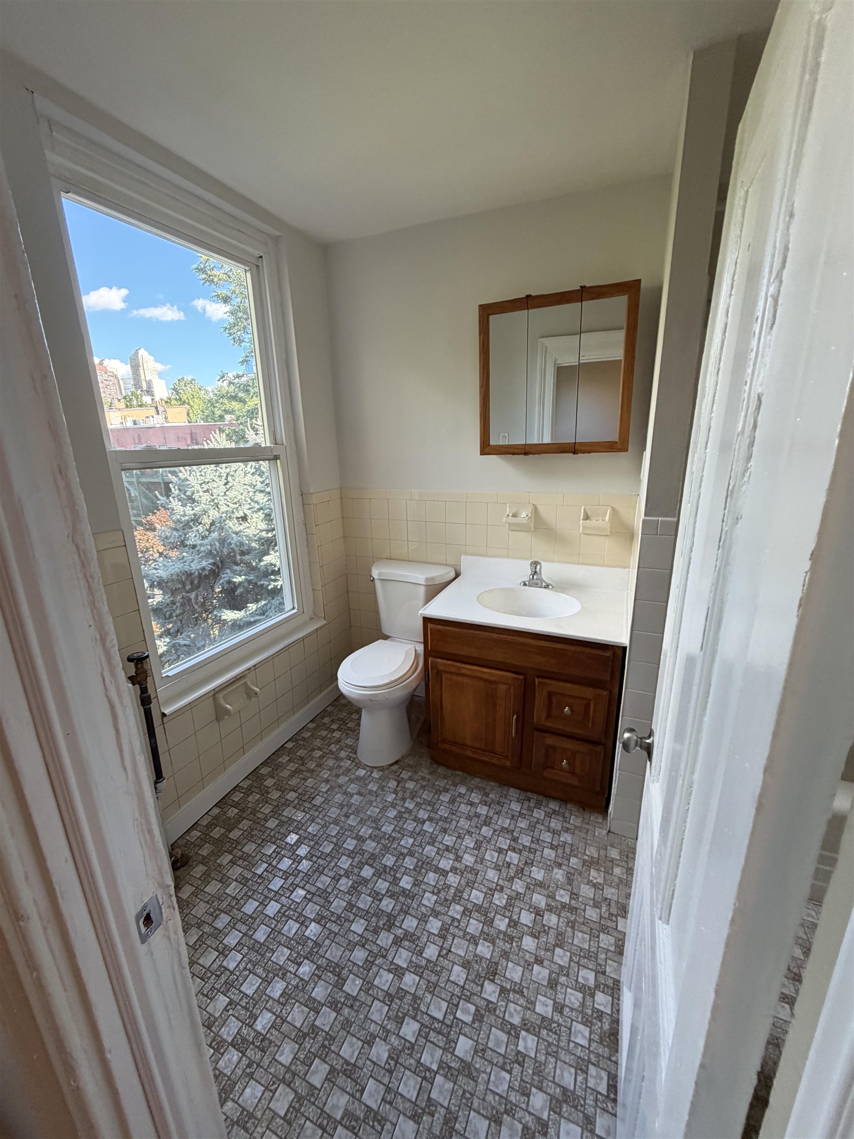 642 Jersey Ave 3 Property Photo 7