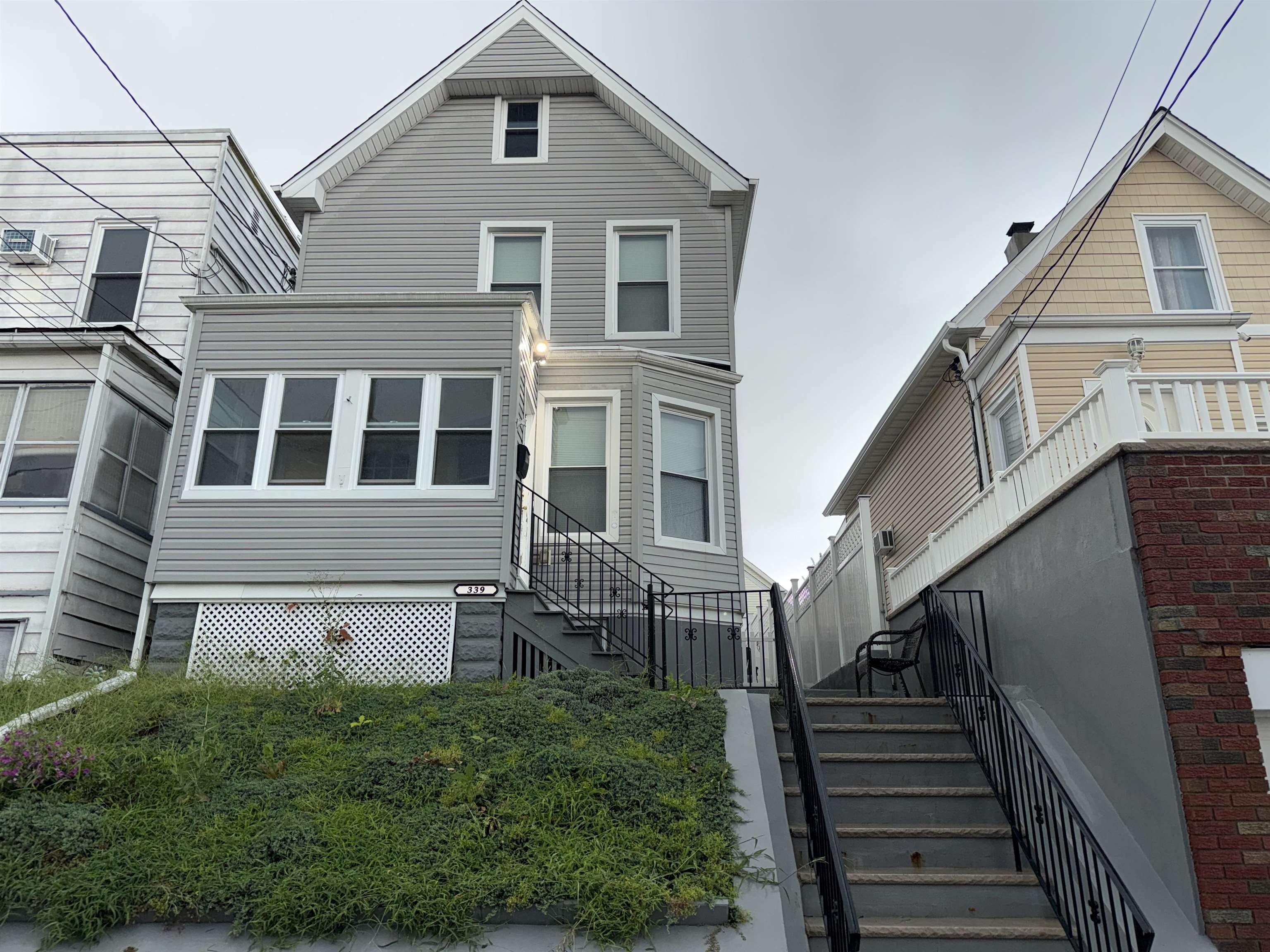339 Forest St Property Photo 1