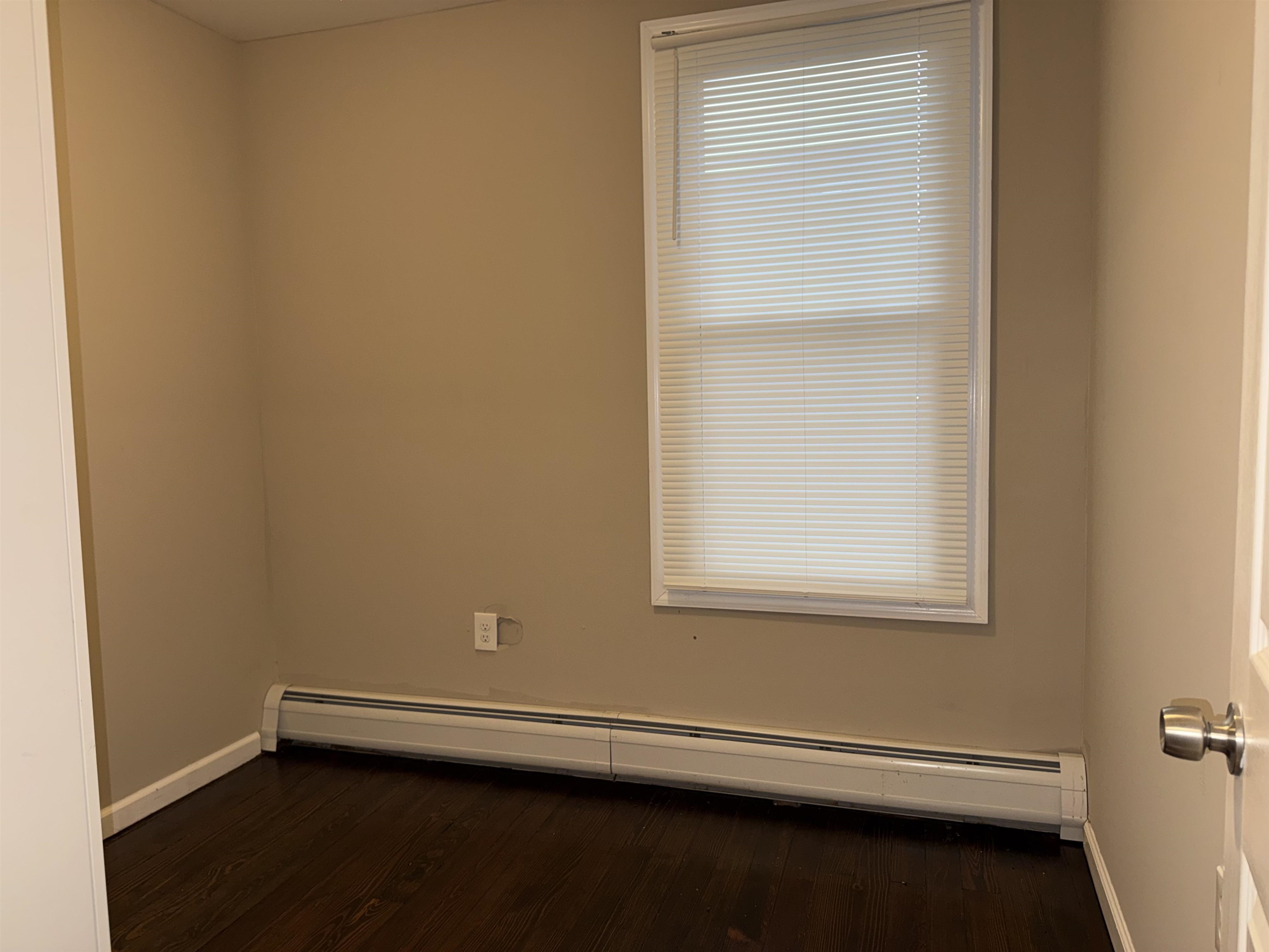 339 Forest St Property Photo 10