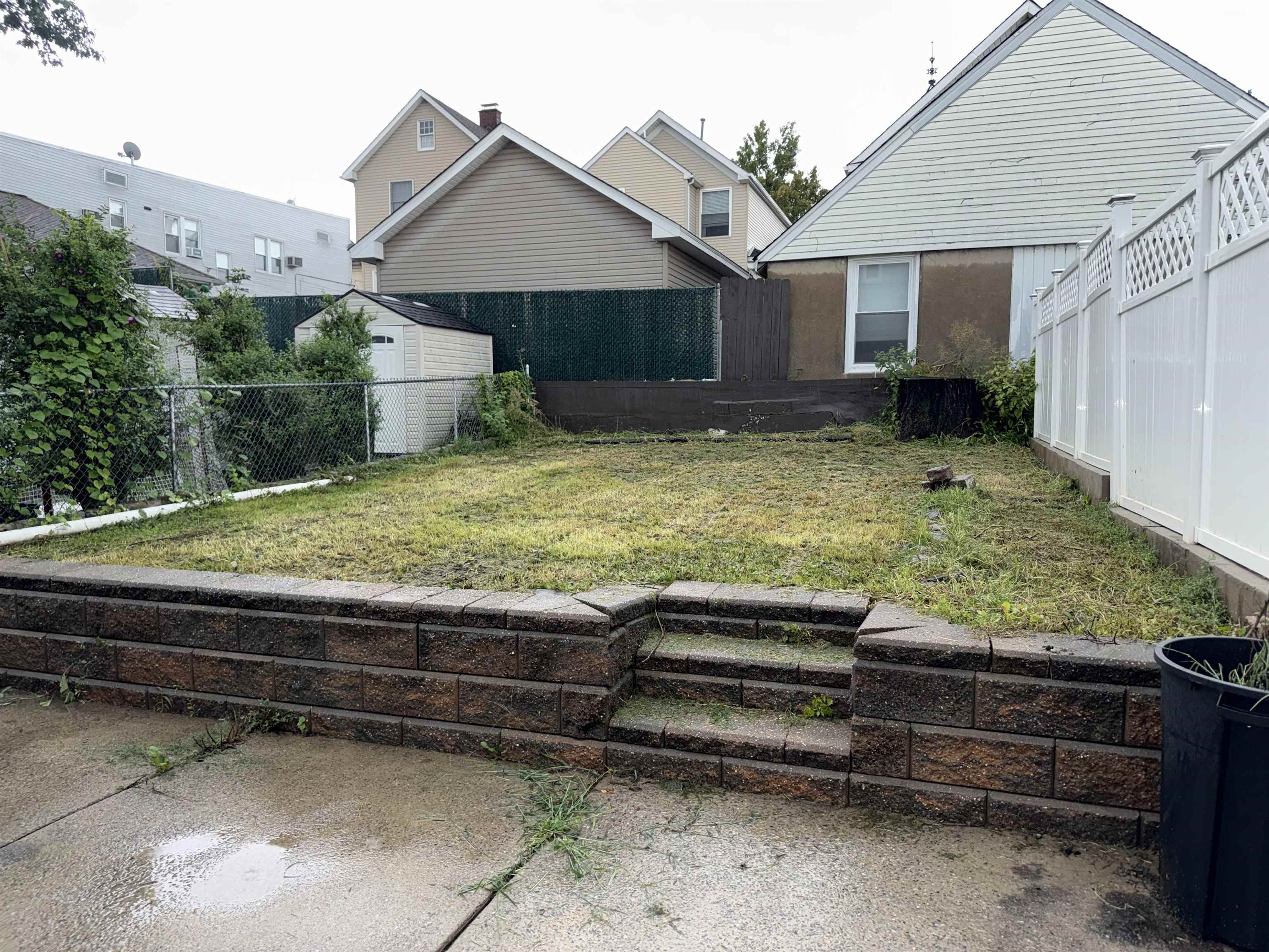 339 Forest St Property Photo 13