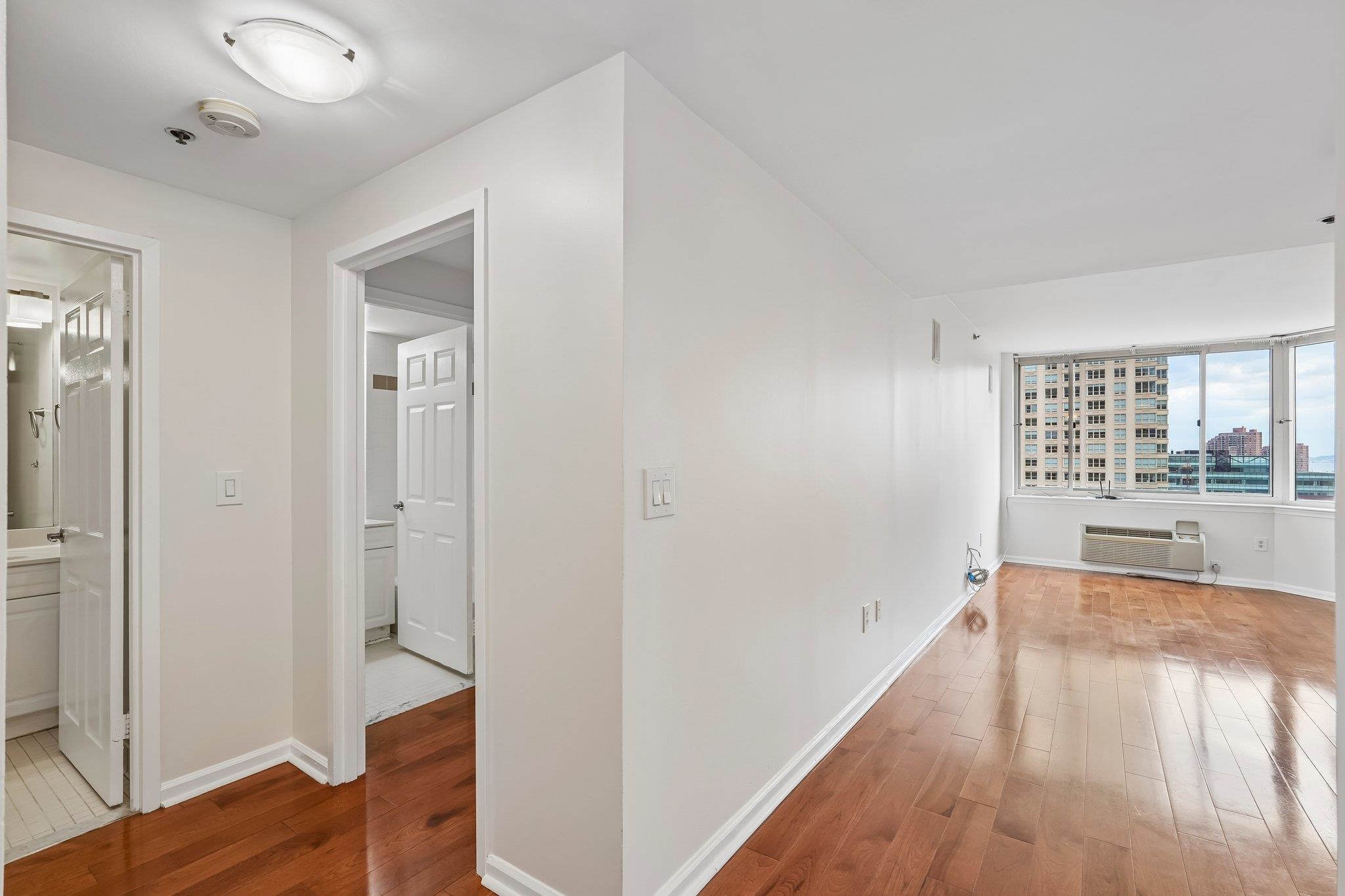 1 2nd St 1503 Property Photo 6