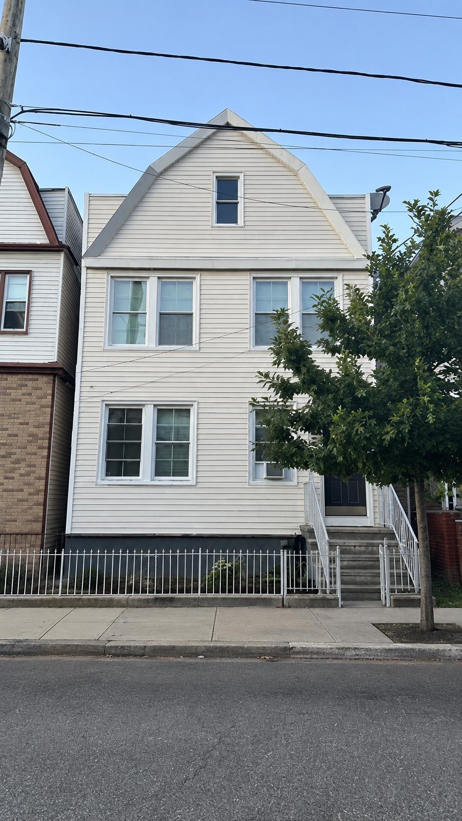 171 West 19th St Property Photo 1