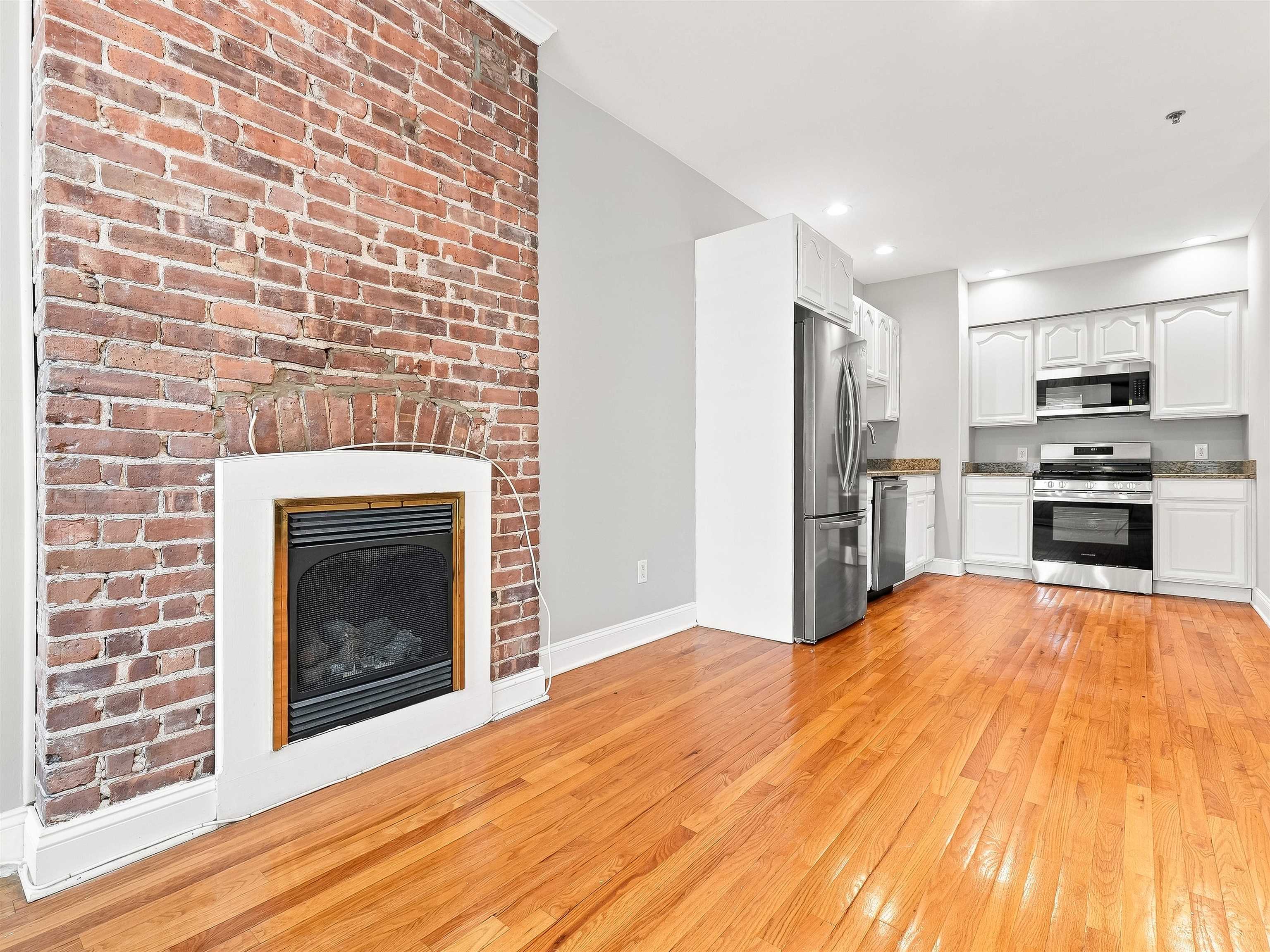 95 WEBSTER AVE 2F Property Photo 1