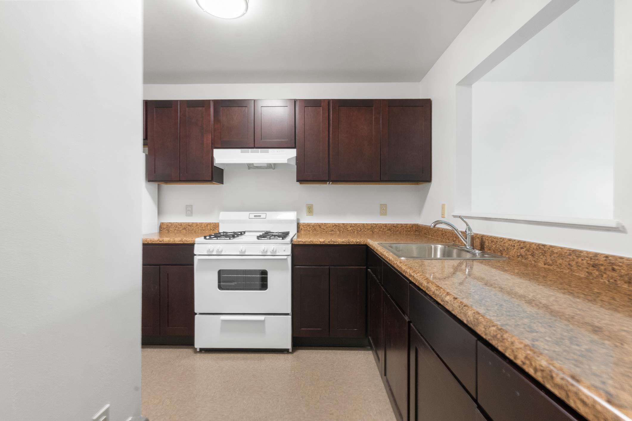 103a Dwight St Property Photo 3