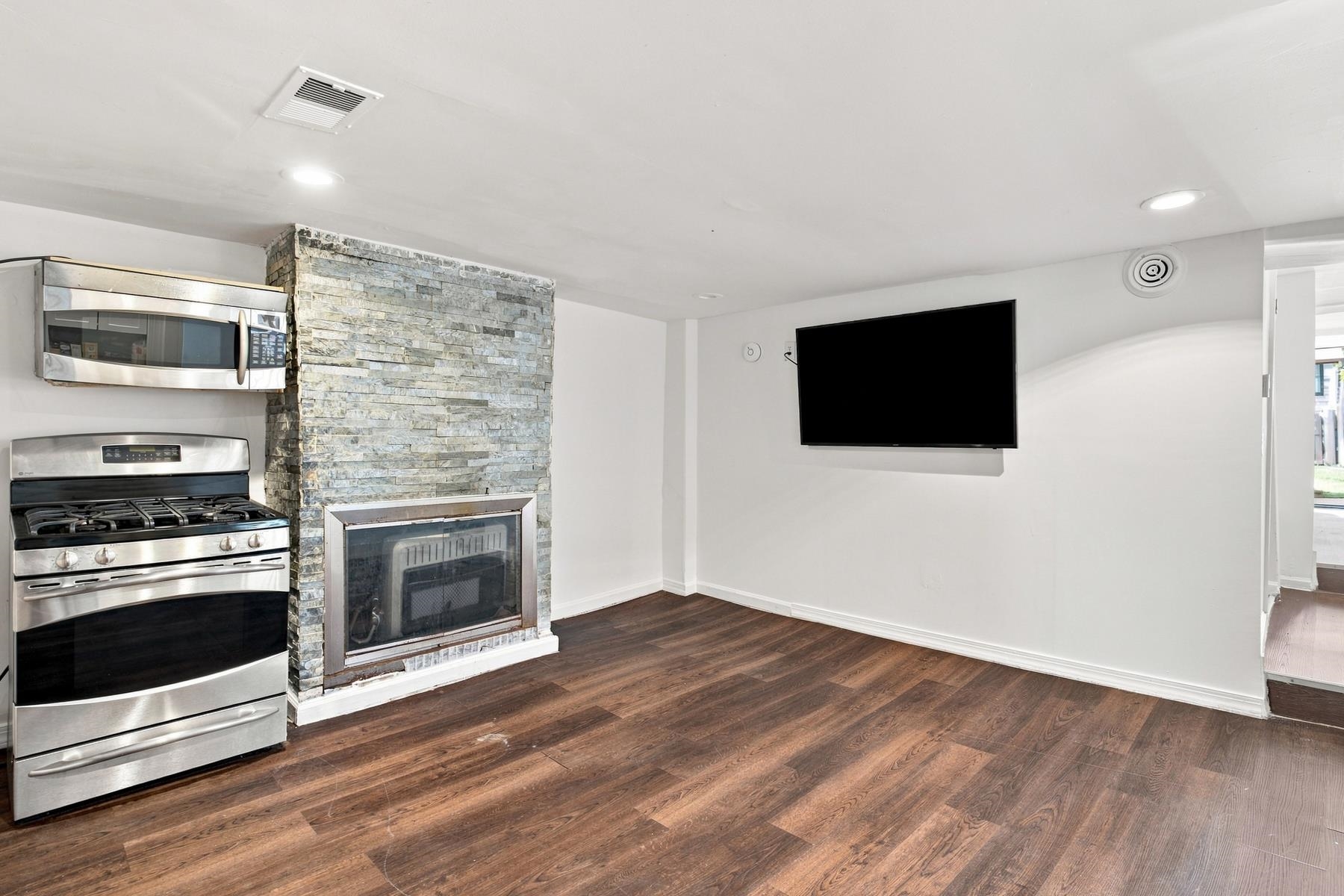 65 Baldwin Ave Property Photo 4