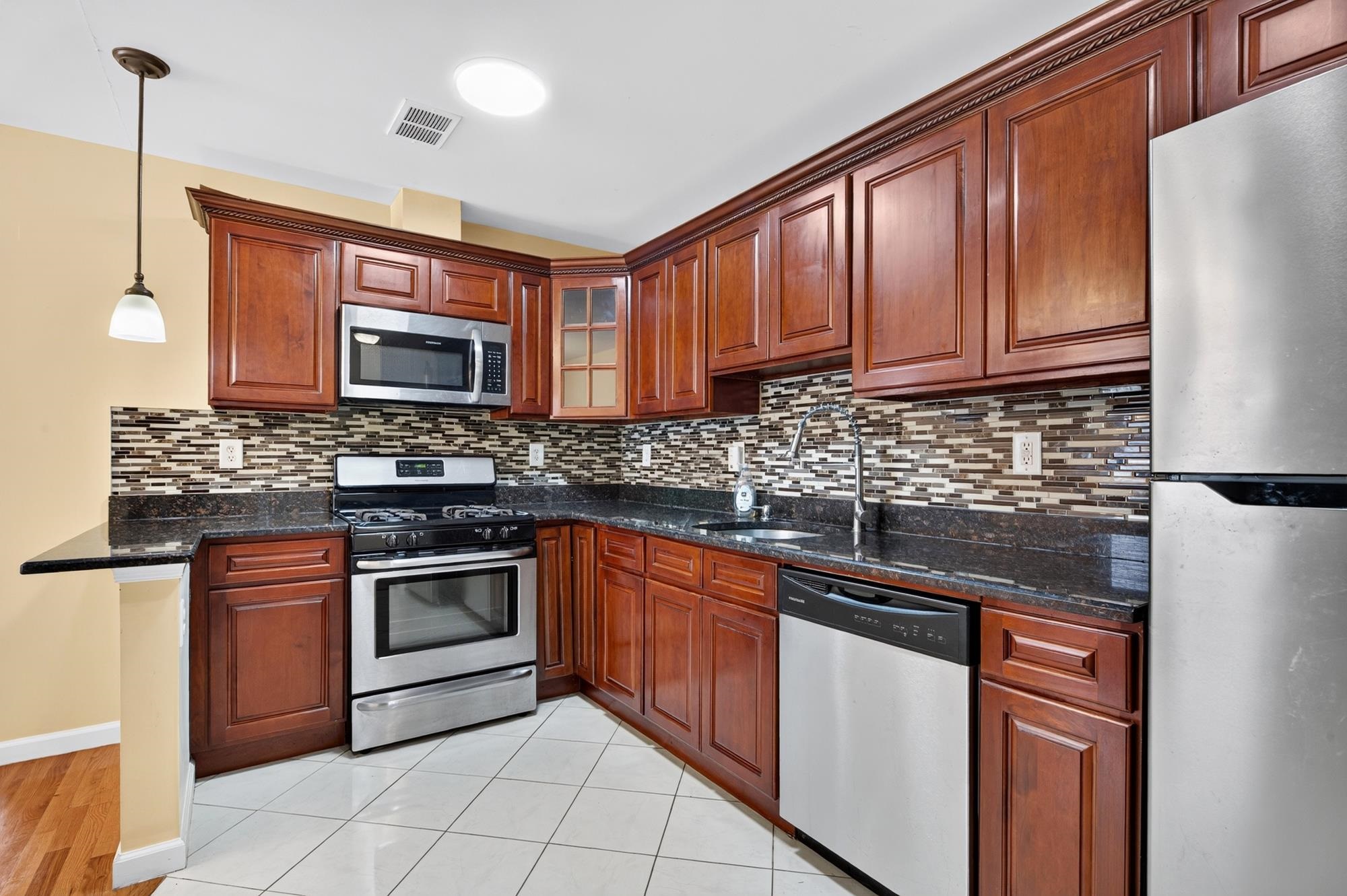 43 Manhattan Ave 1 Property Photo 4