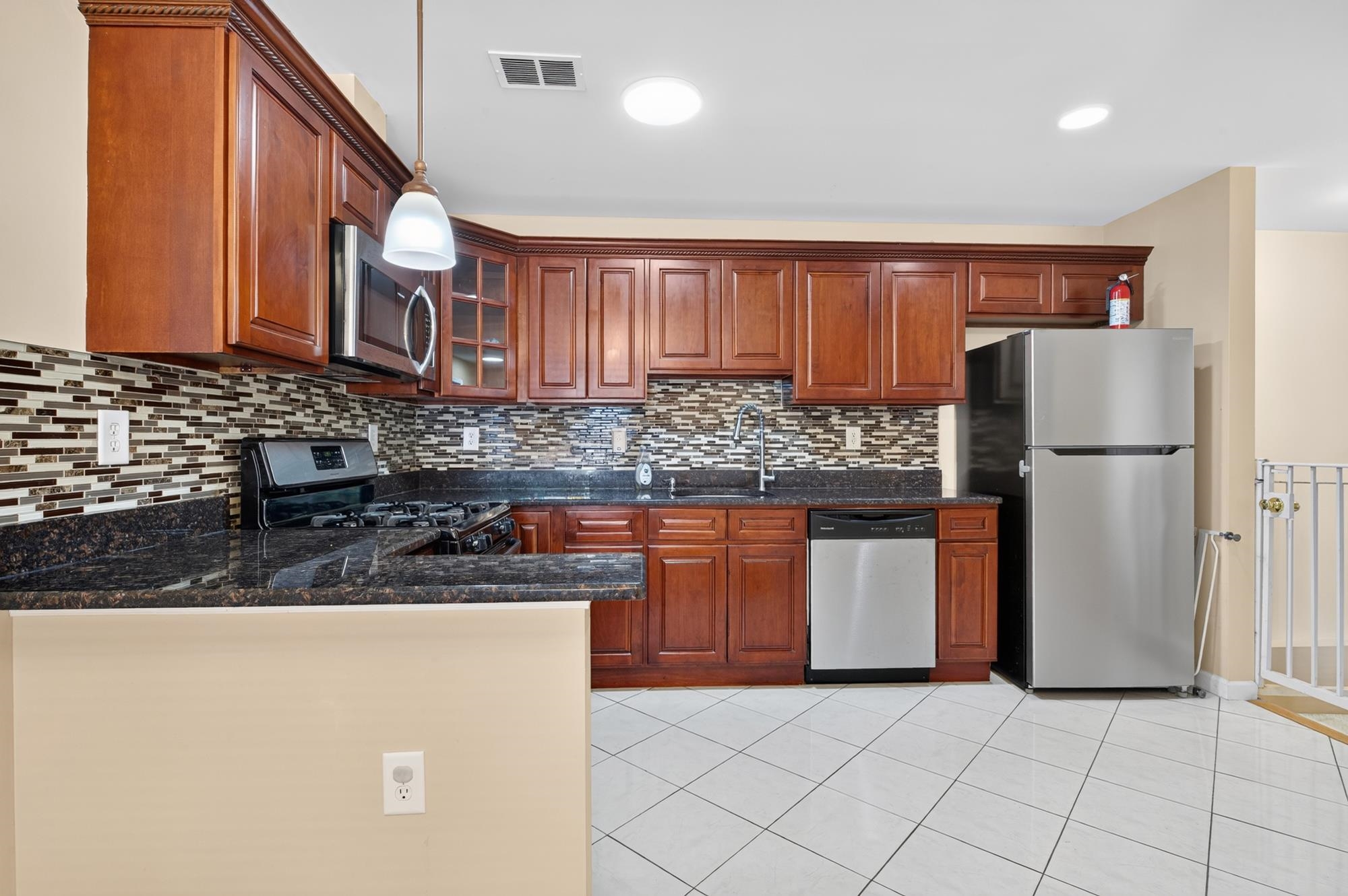 43 Manhattan Ave 1 Property Photo 5