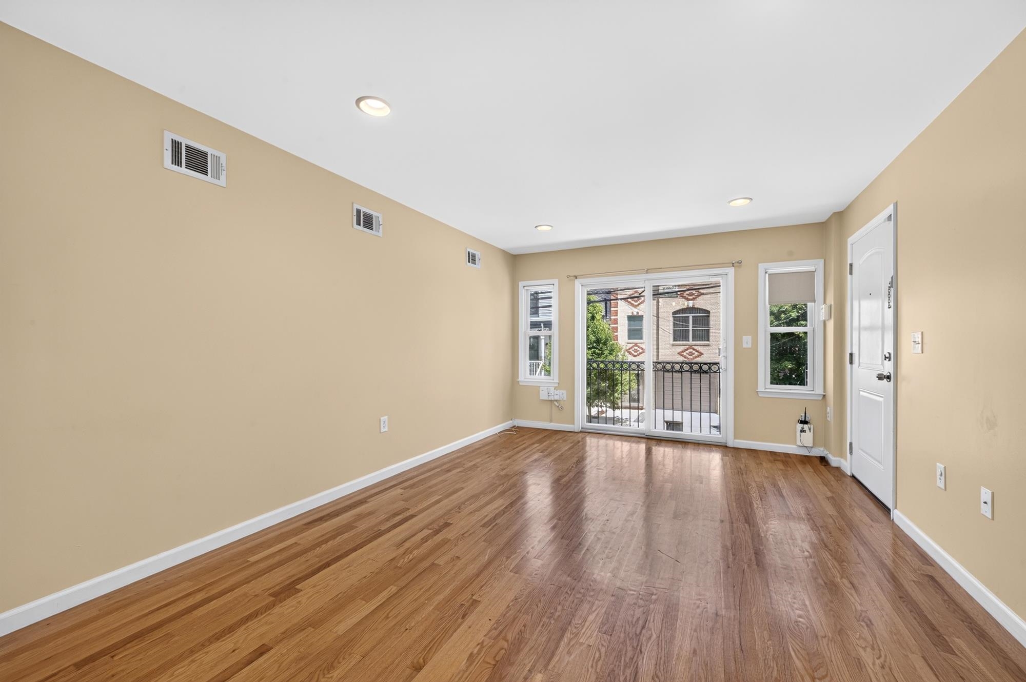 43 Manhattan Ave 1 Property Photo 6