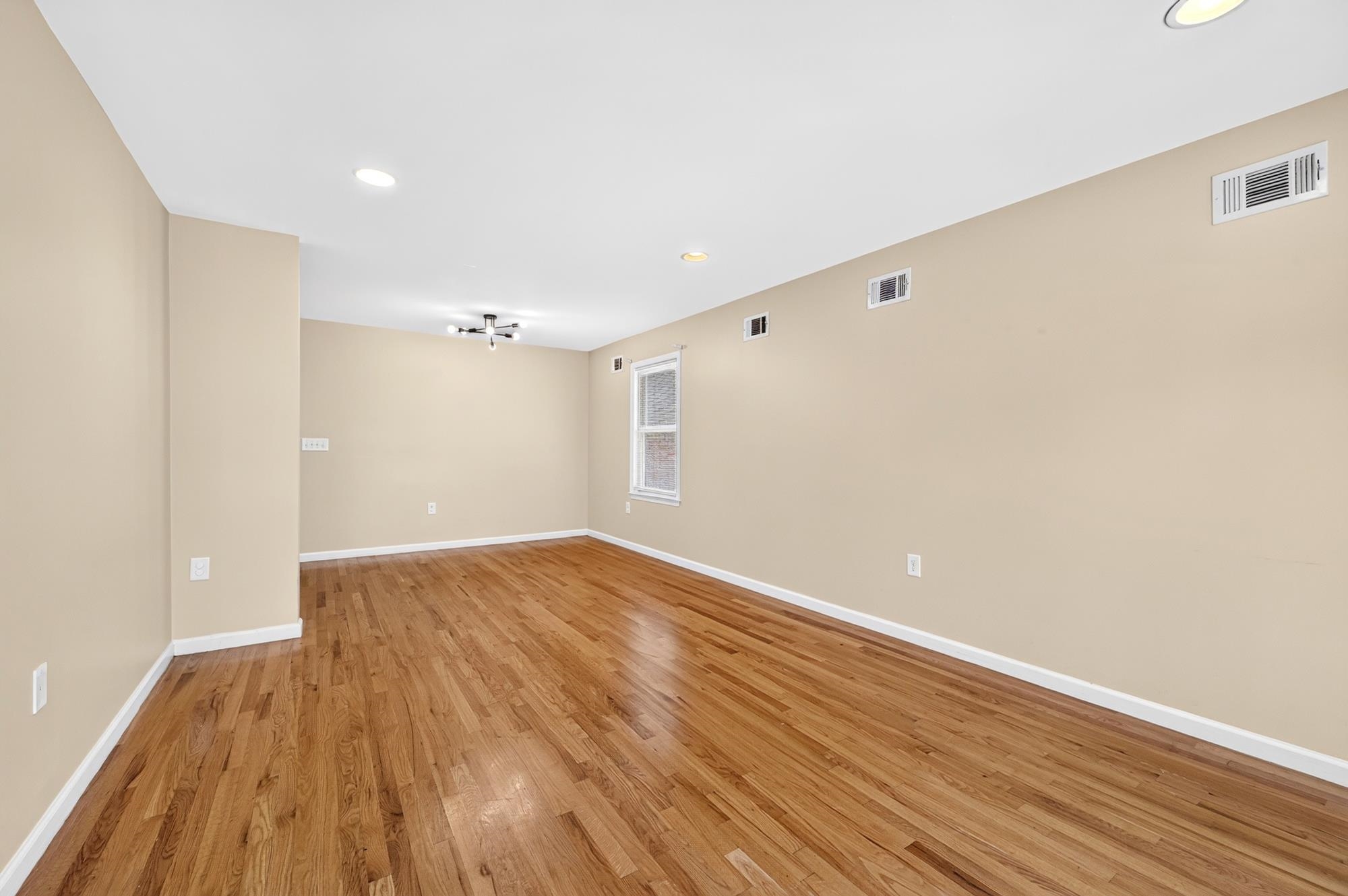 43 Manhattan Ave 1 Property Photo 7