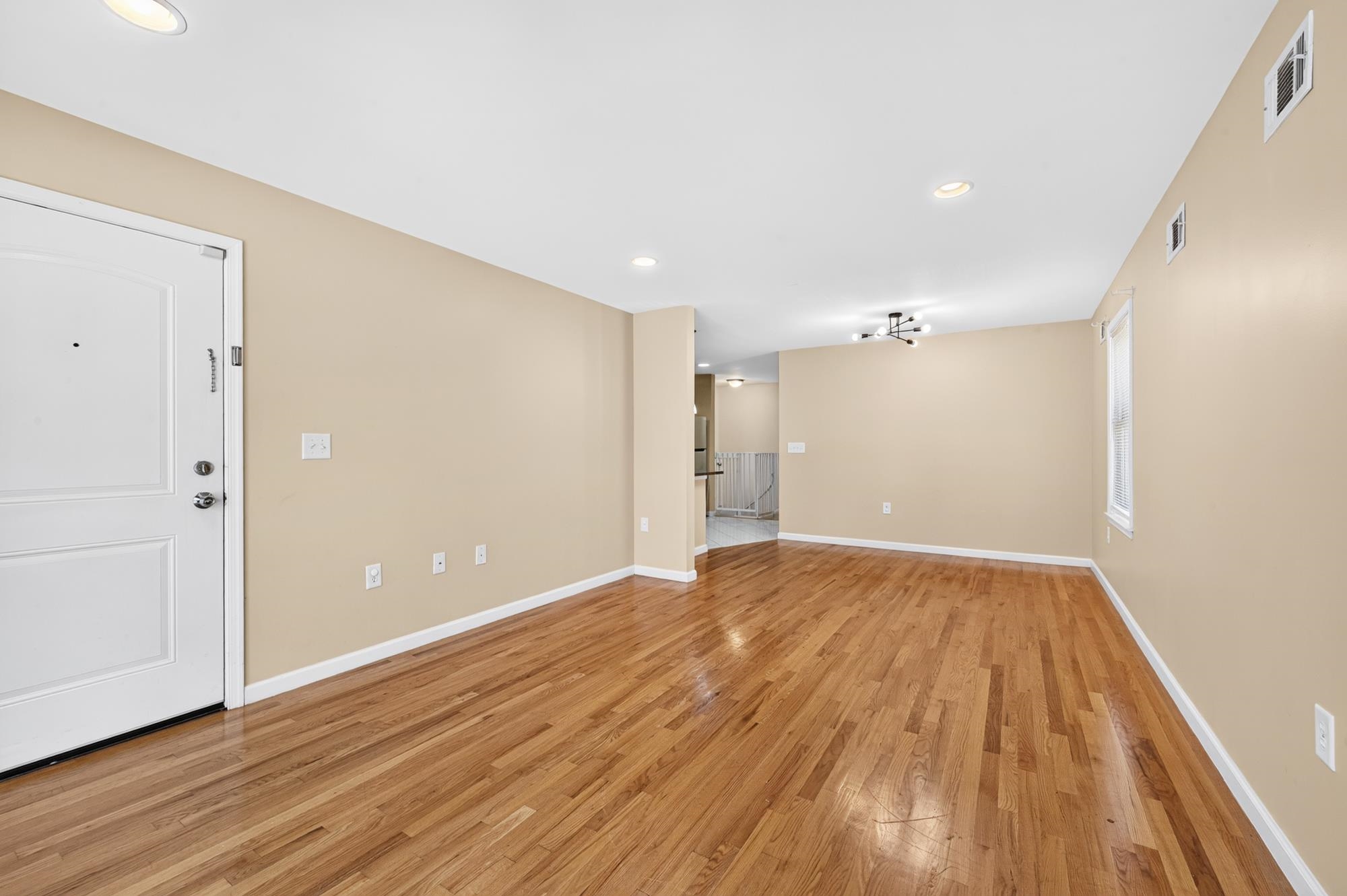 43 Manhattan Ave 1 Property Photo 8