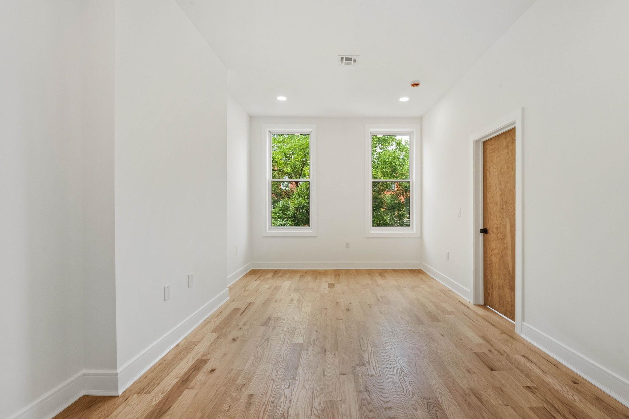 525 Washington St 1 Property Photo 7