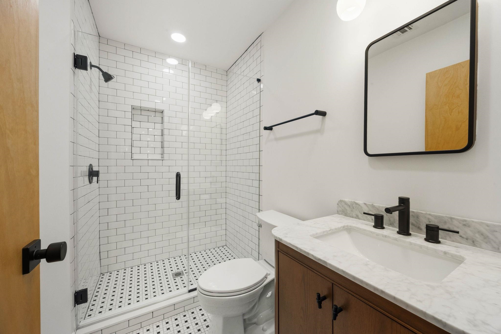 525 Washington St 1 Property Photo 8