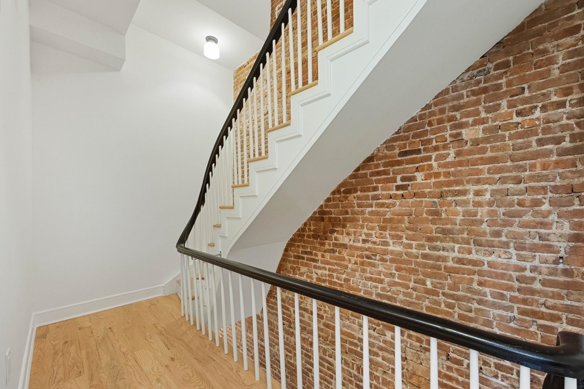 525 Washington St 1 Property Photo 14