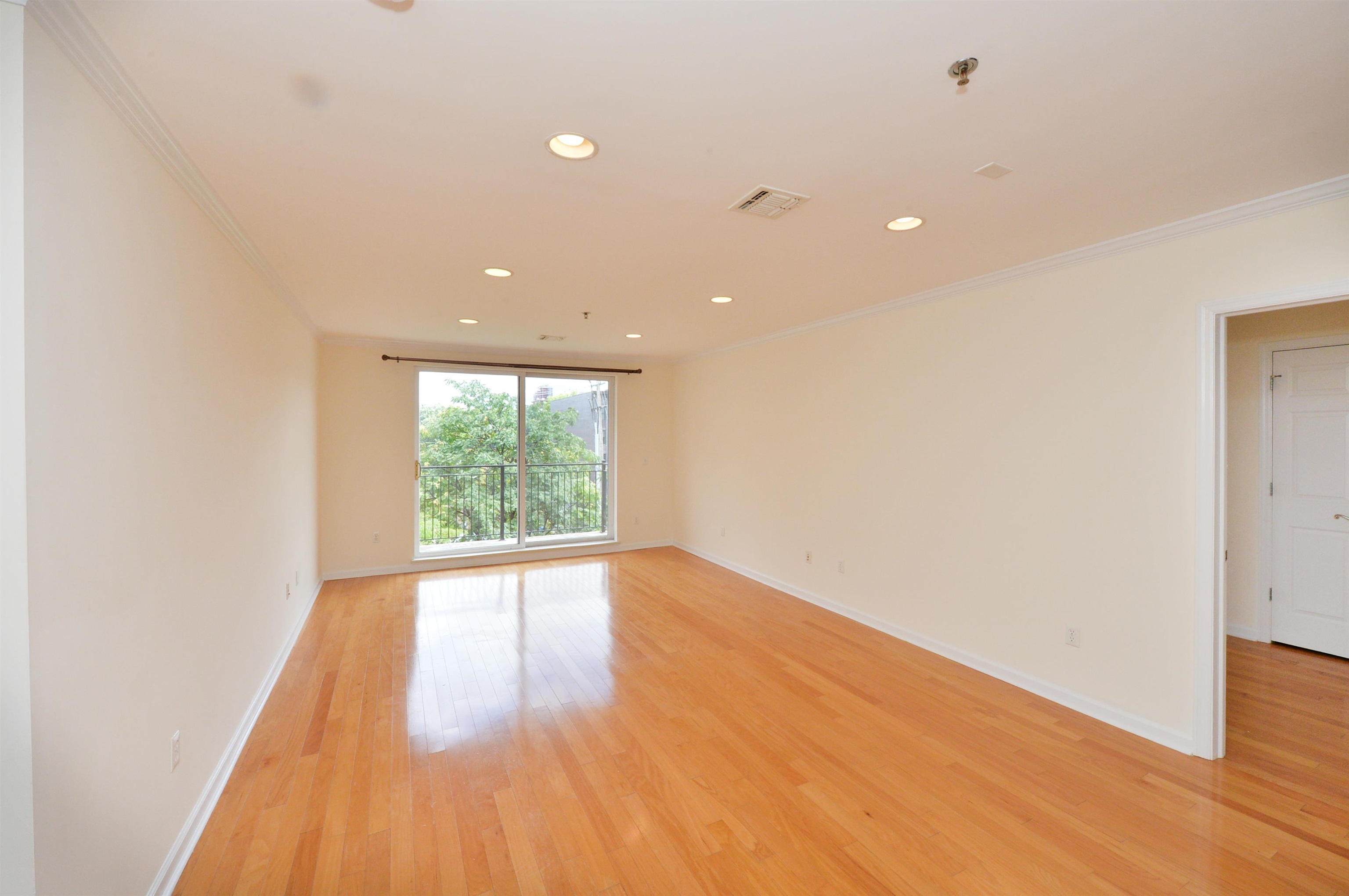 659 1st St 413 Property Photo 3