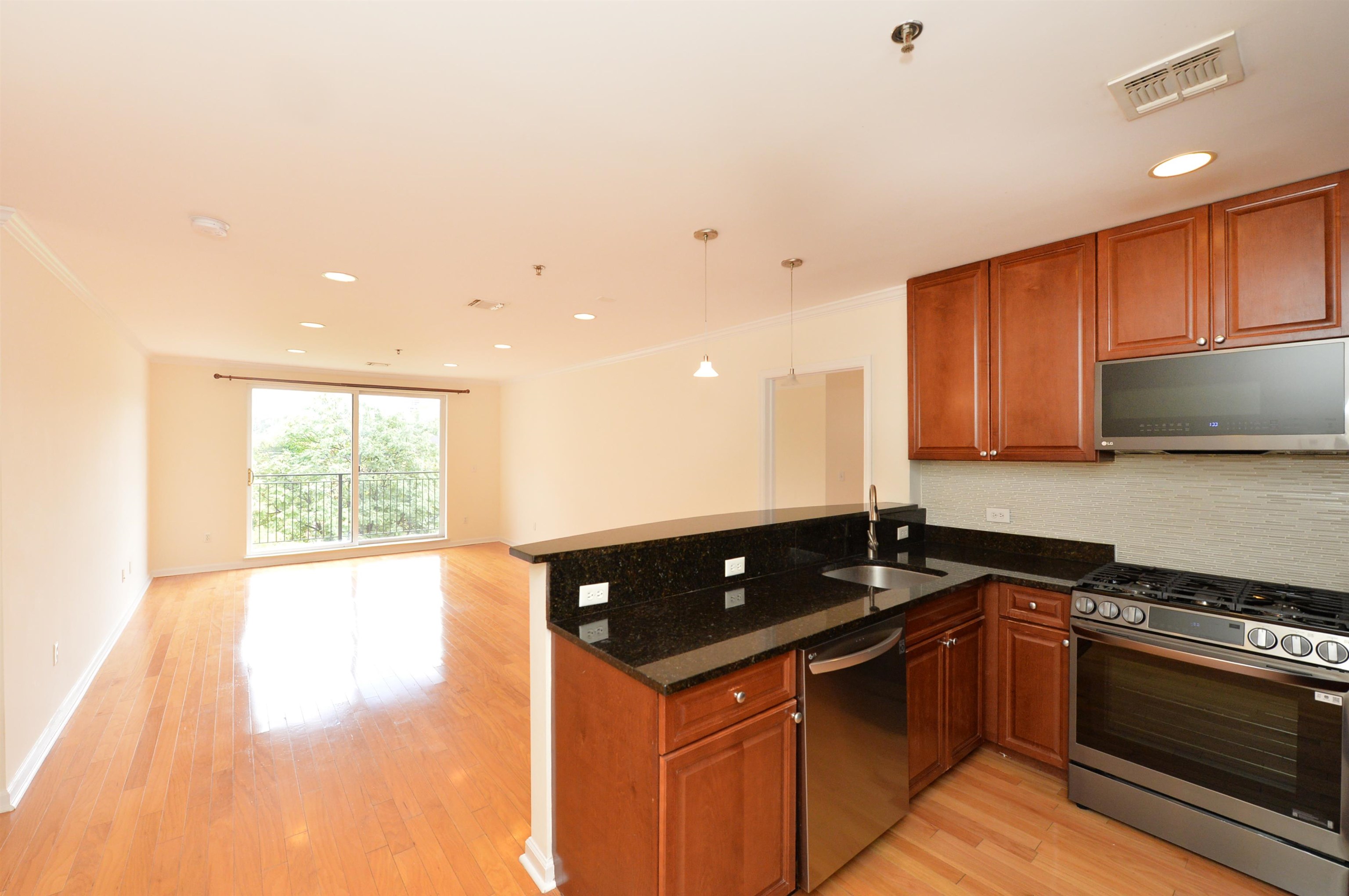 659 1st St 413 Property Photo 4