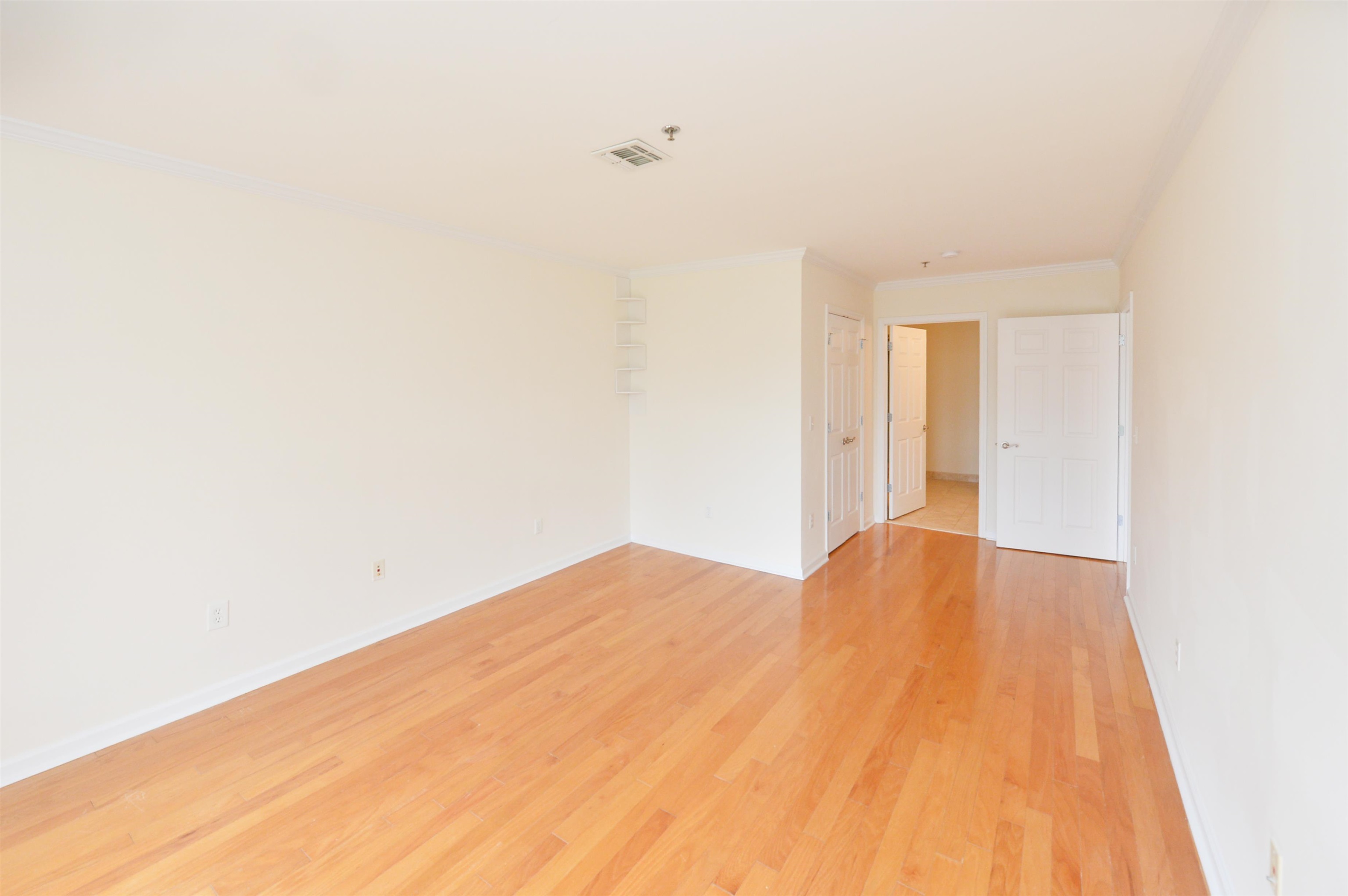 659 1st St 413 Property Photo 7