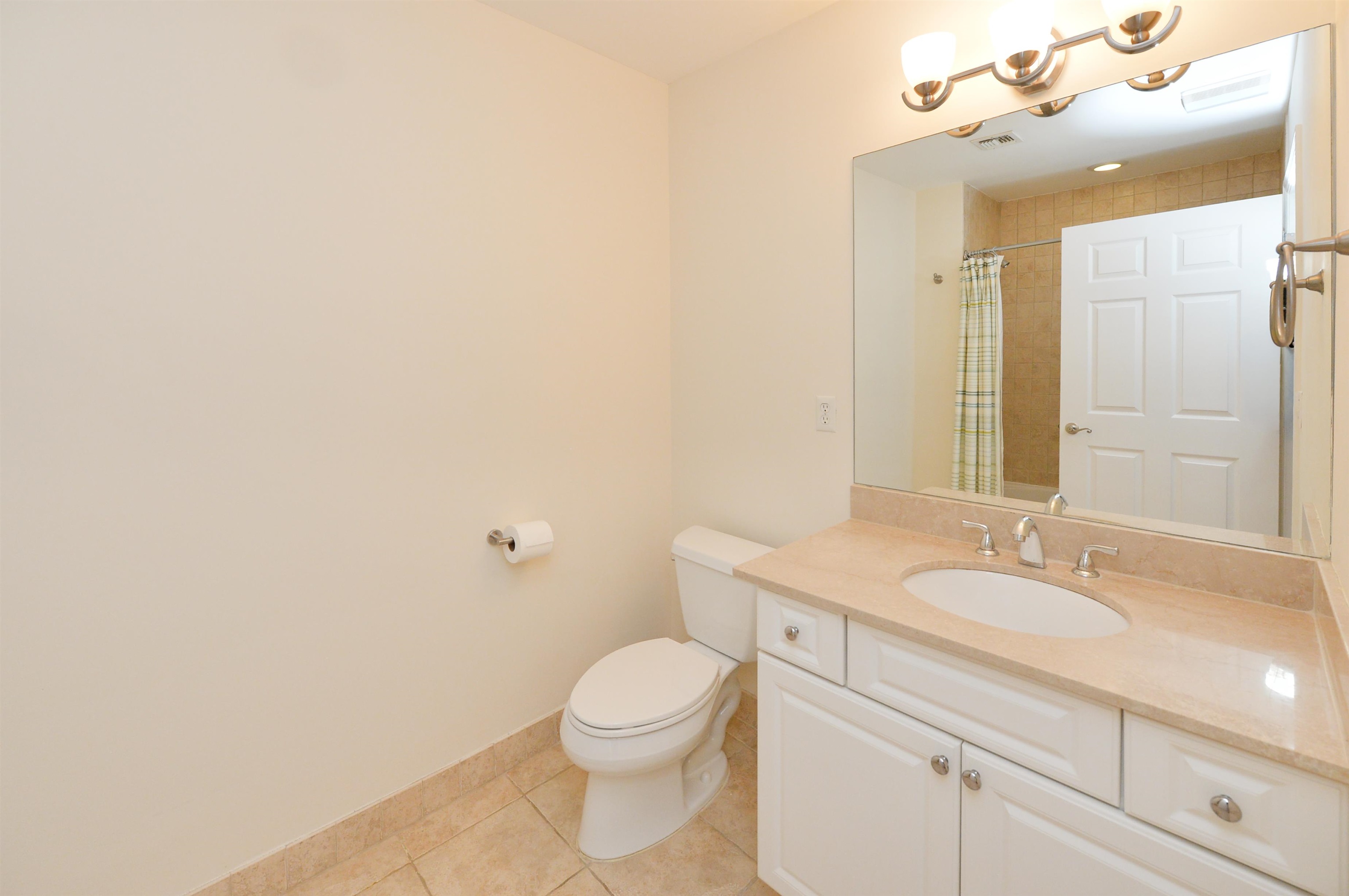 659 1st St 413 Property Photo 14