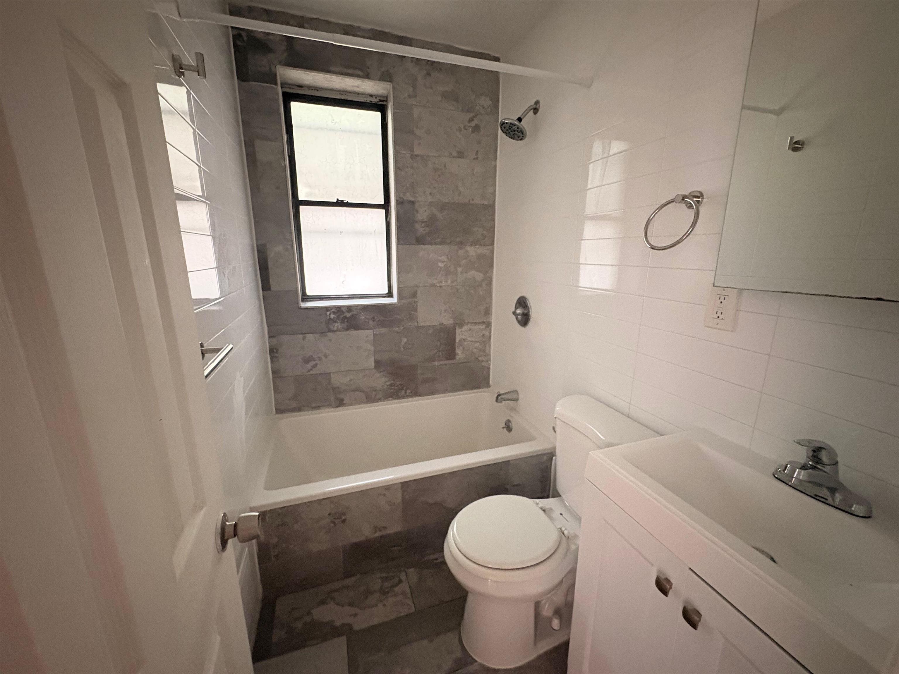 25 Rock St 2 Property Photo 12