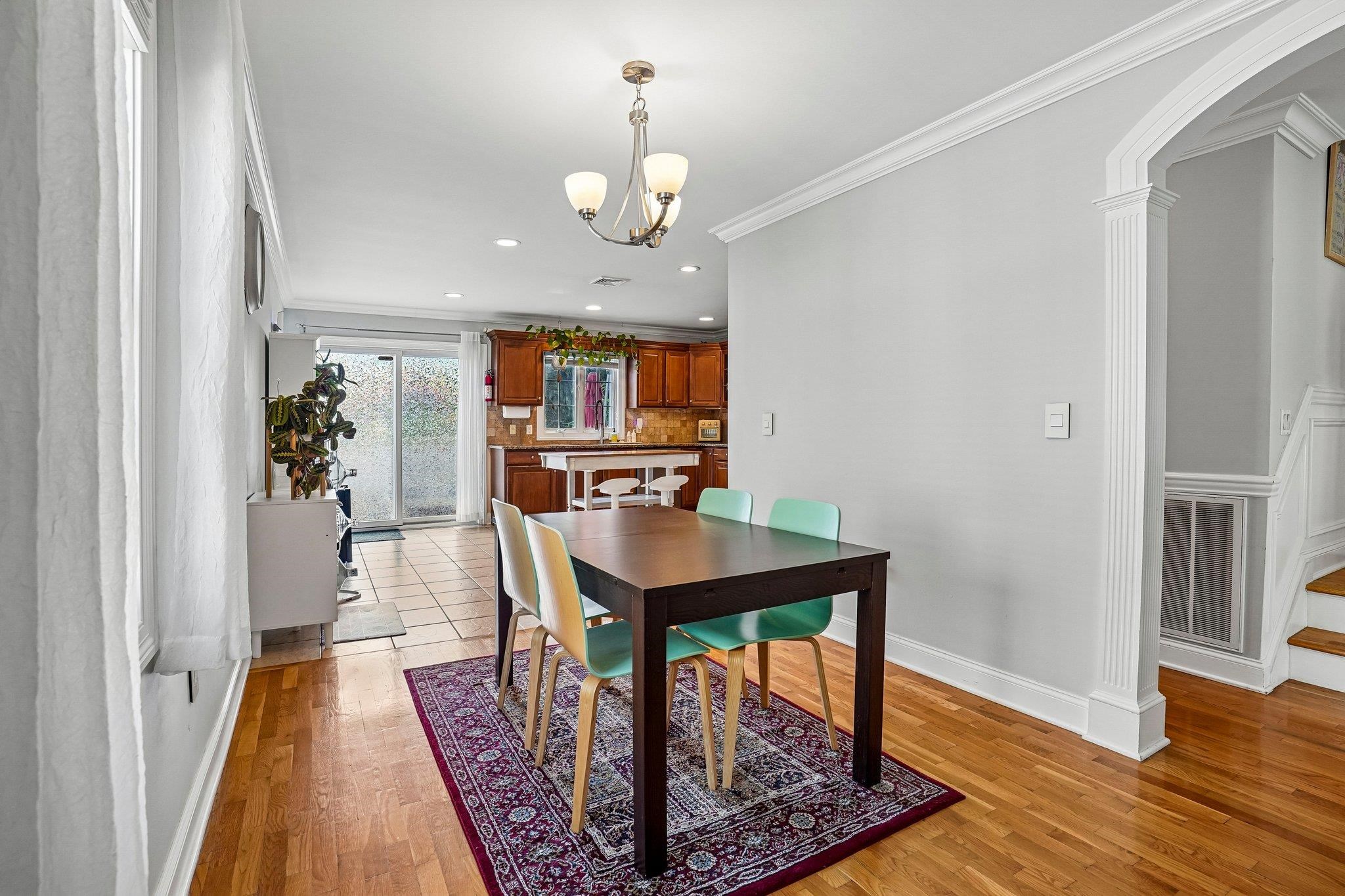 364 Grove St Property Photo 6