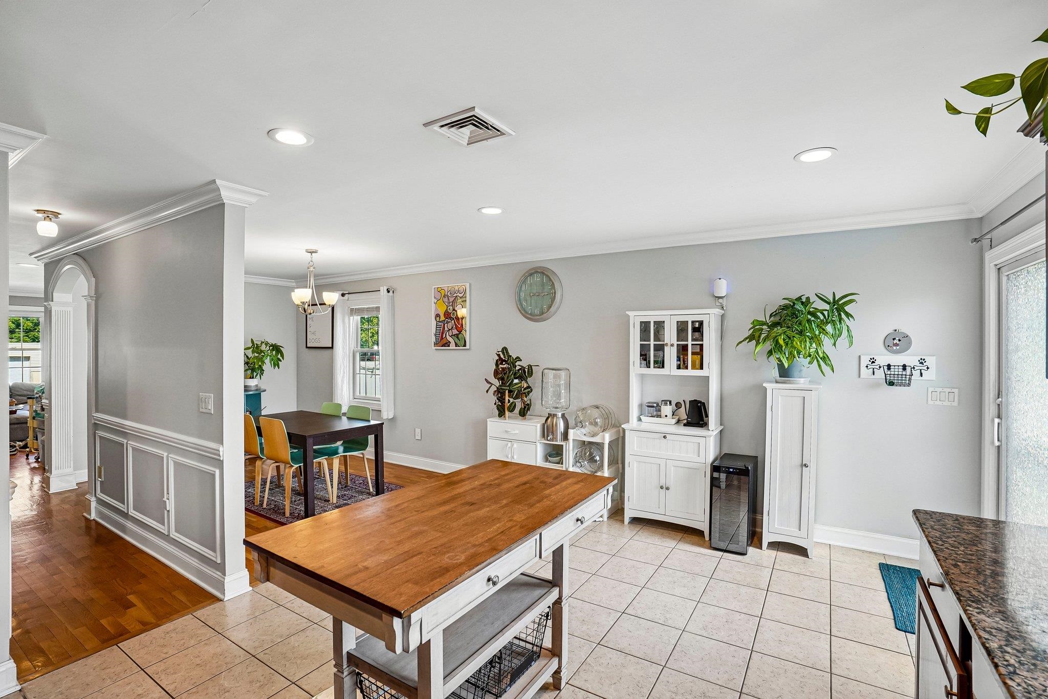 364 Grove St Property Photo 9