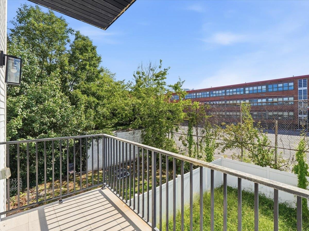 220 Freeman Ave 1 Property Photo 18