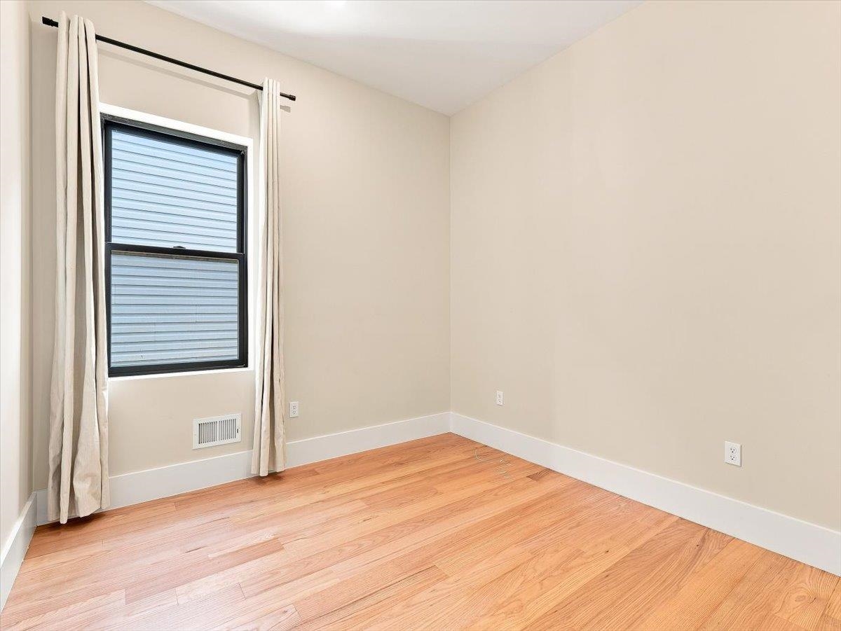 220 Freeman Ave 1 Property Photo 22