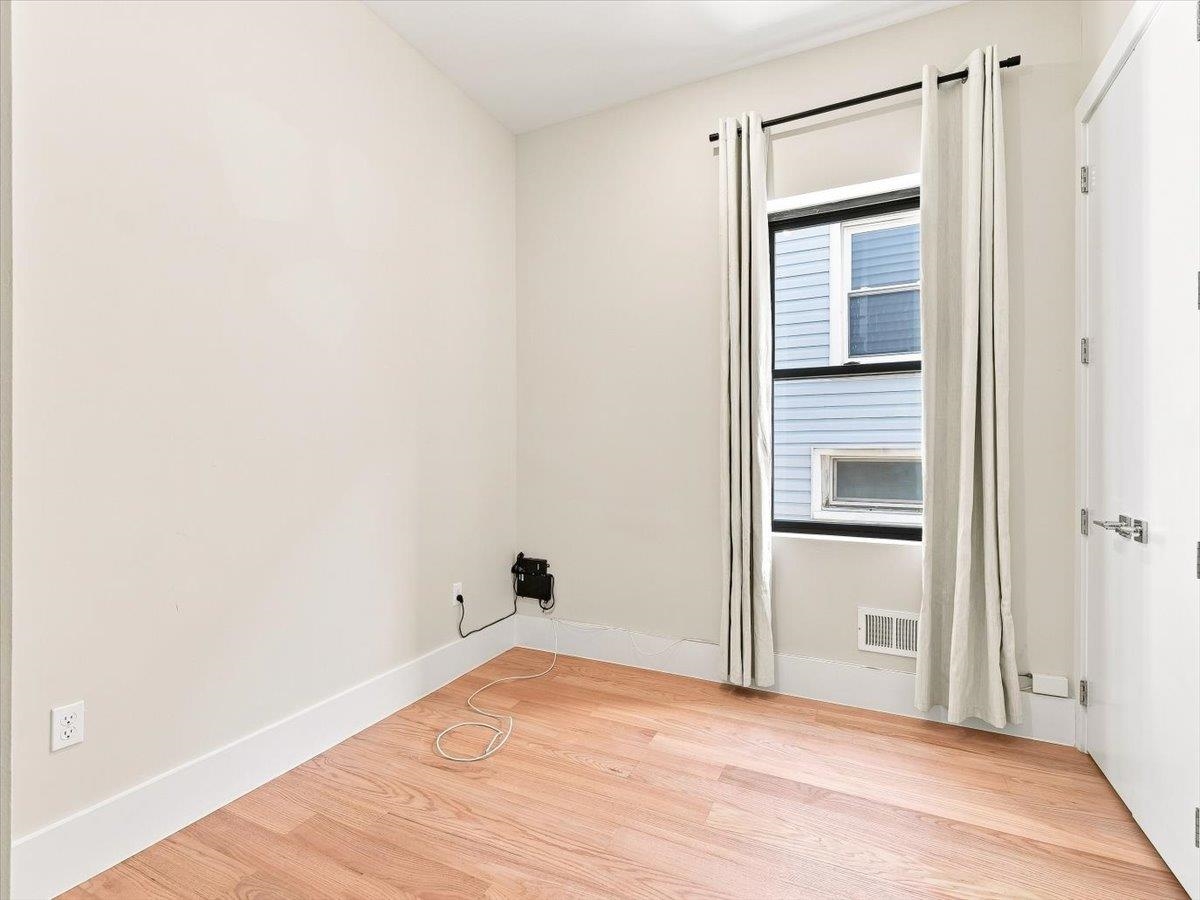 220 Freeman Ave 1 Property Photo 27