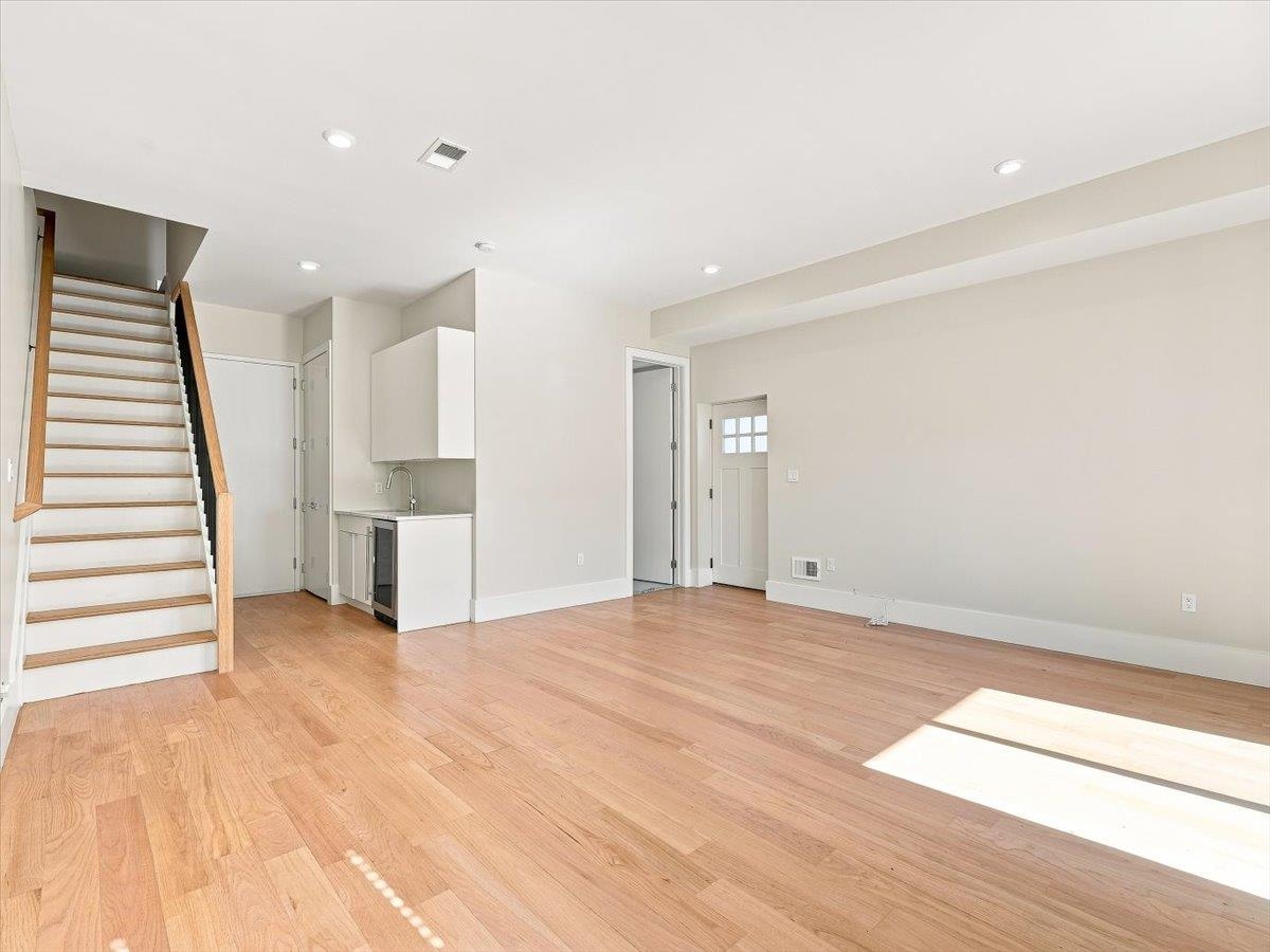 220 Freeman Ave 1 Property Photo 31