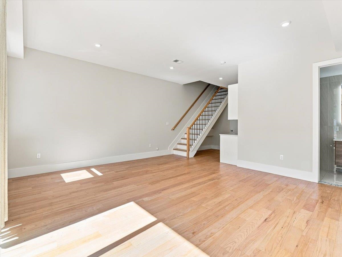 220 Freeman Ave 1 Property Photo 33