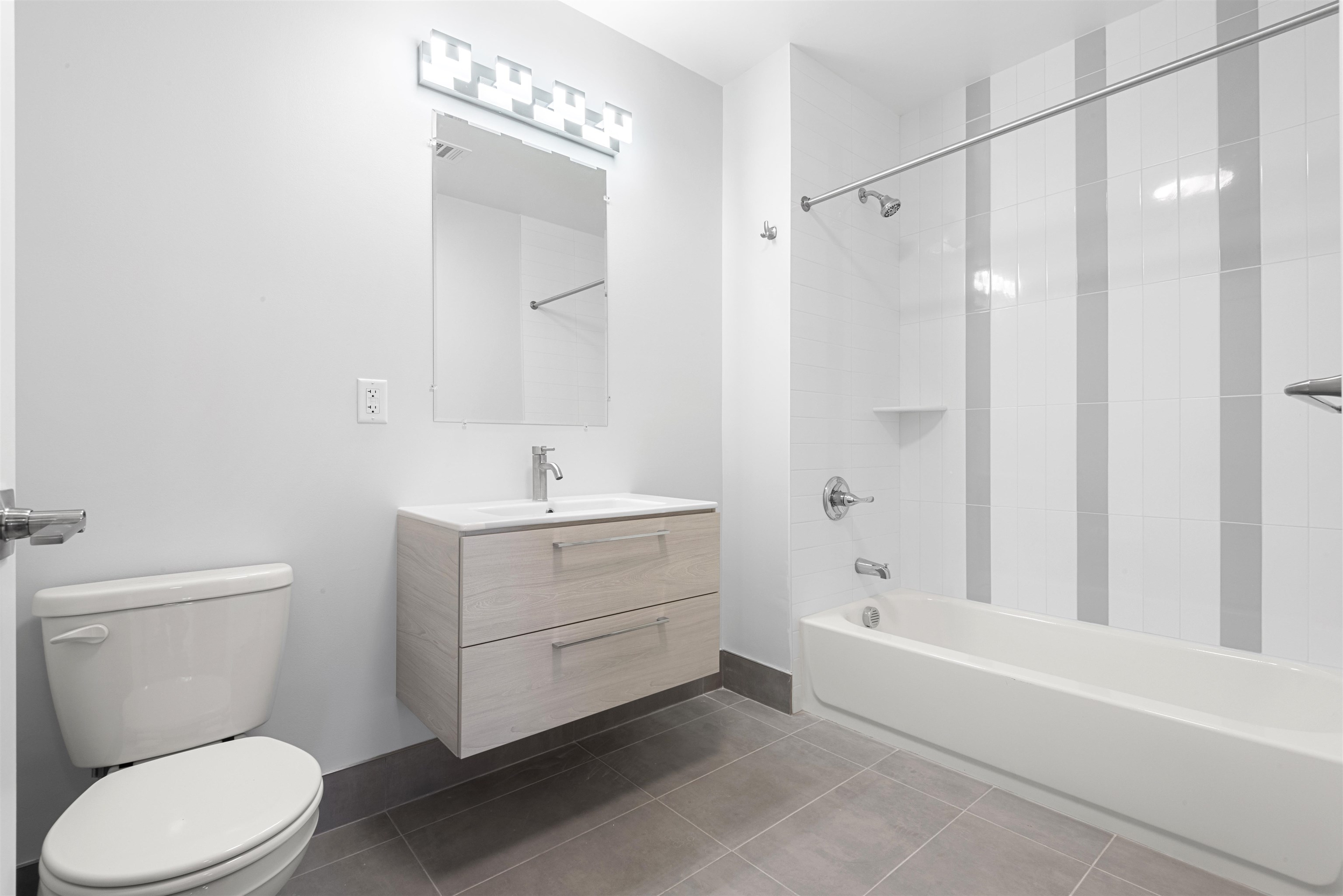 305 West Side Ave 408 Property Photo 6