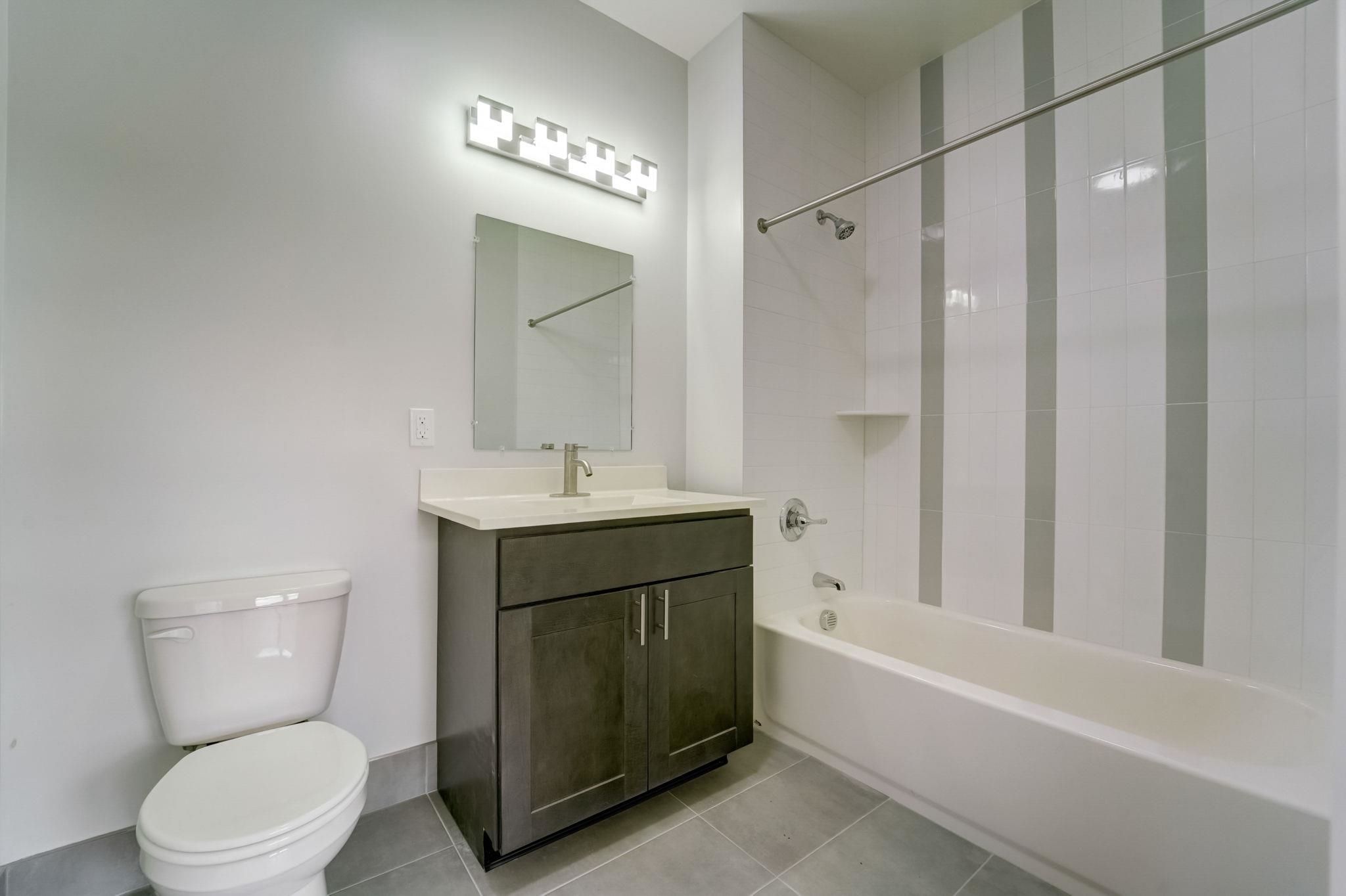 305 West Side Ave 401 Property Photo 7