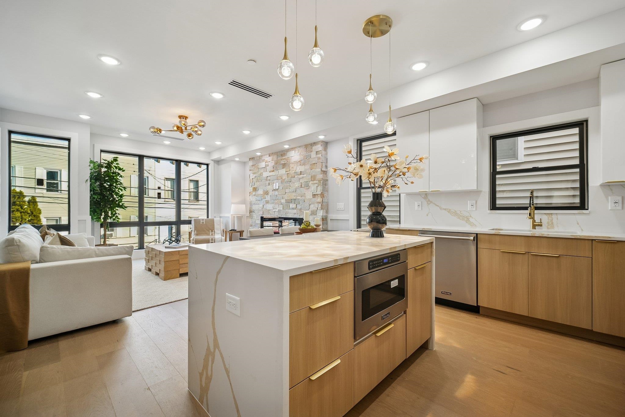 85 Bleecker St 2 Property Photo 3