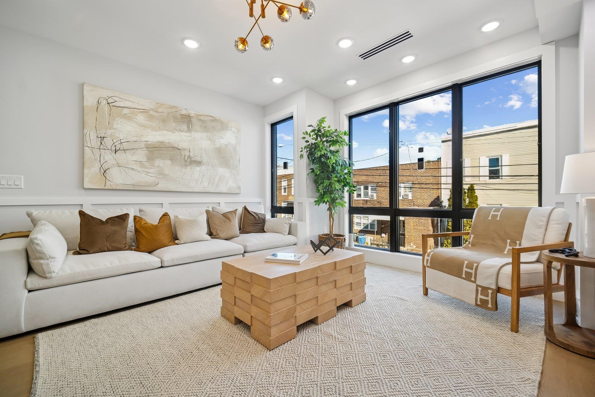 85 Bleecker St 2 Property Photo 6