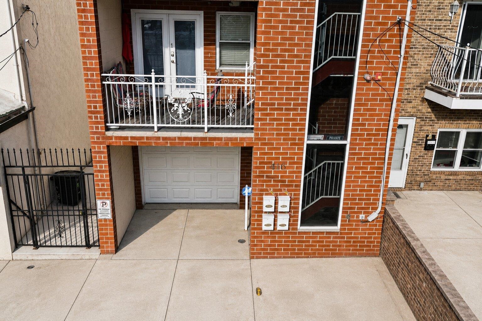 416 2nd St 2 Property Photo 3